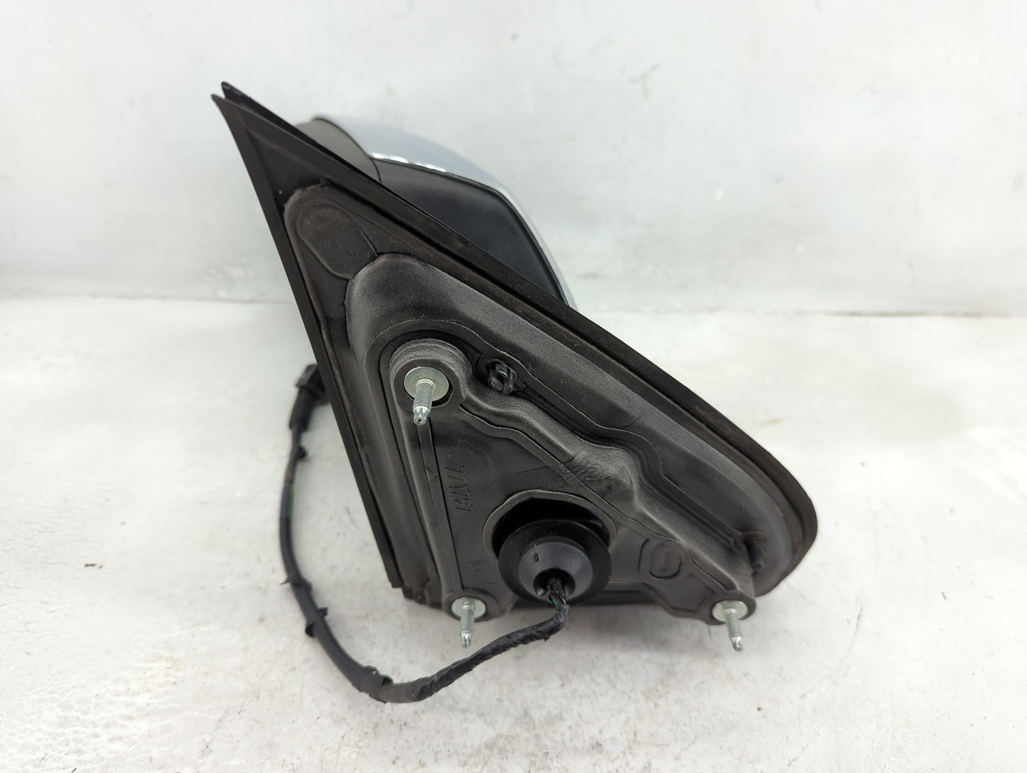 2014-2019 Chevrolet Silverado 1500 Driver Side View Mirror - Left Door Mirror OEM Used - Oemusedautoparts1.com