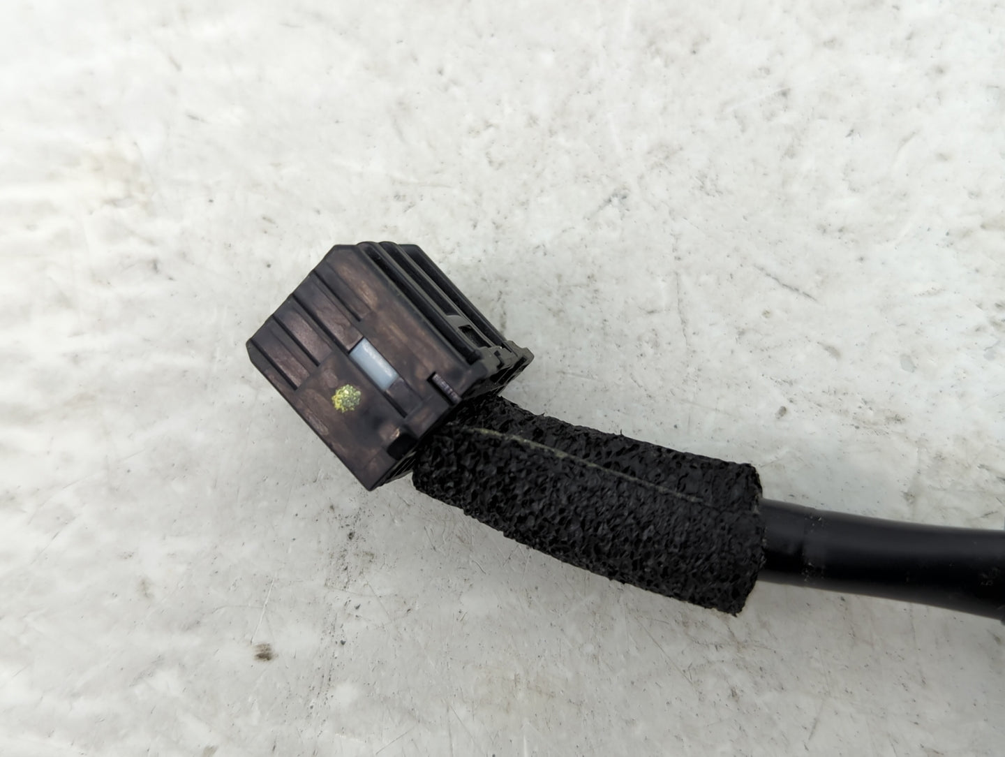 2014-2019 Chevrolet Silverado 1500 Driver Side View Mirror - Left Door Mirror OEM Used - Oemusedautoparts1.com