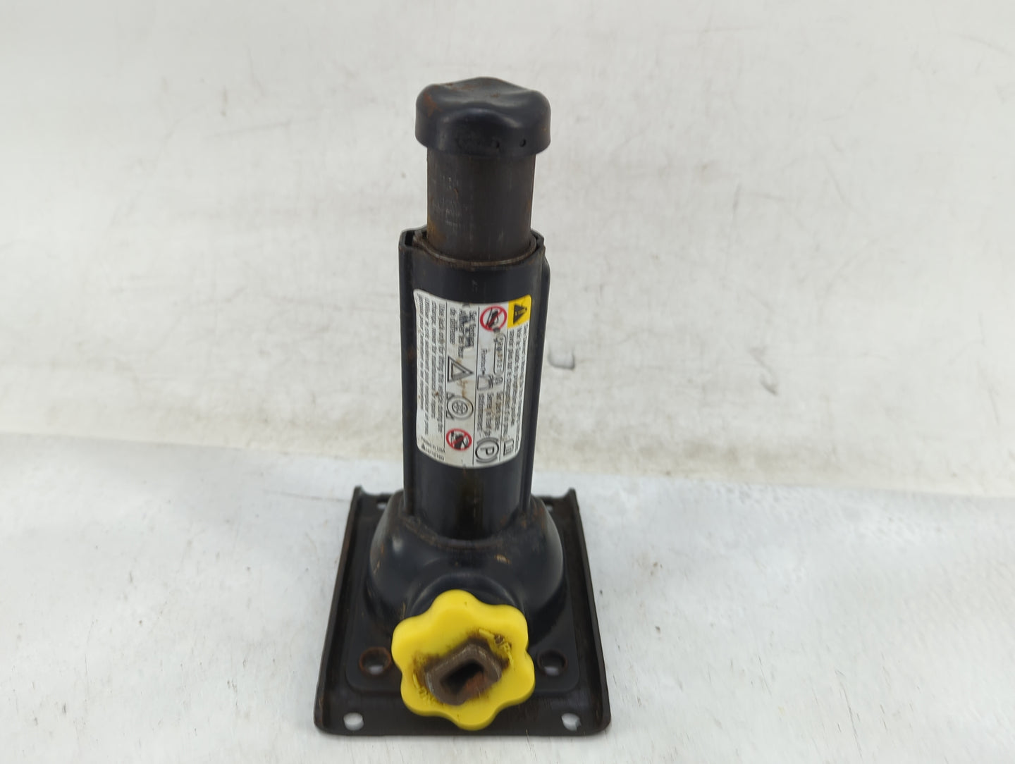 2014 Chevrolet Silverado 1500 Spare Scissor Car Jack - Oemusedautoparts1.com