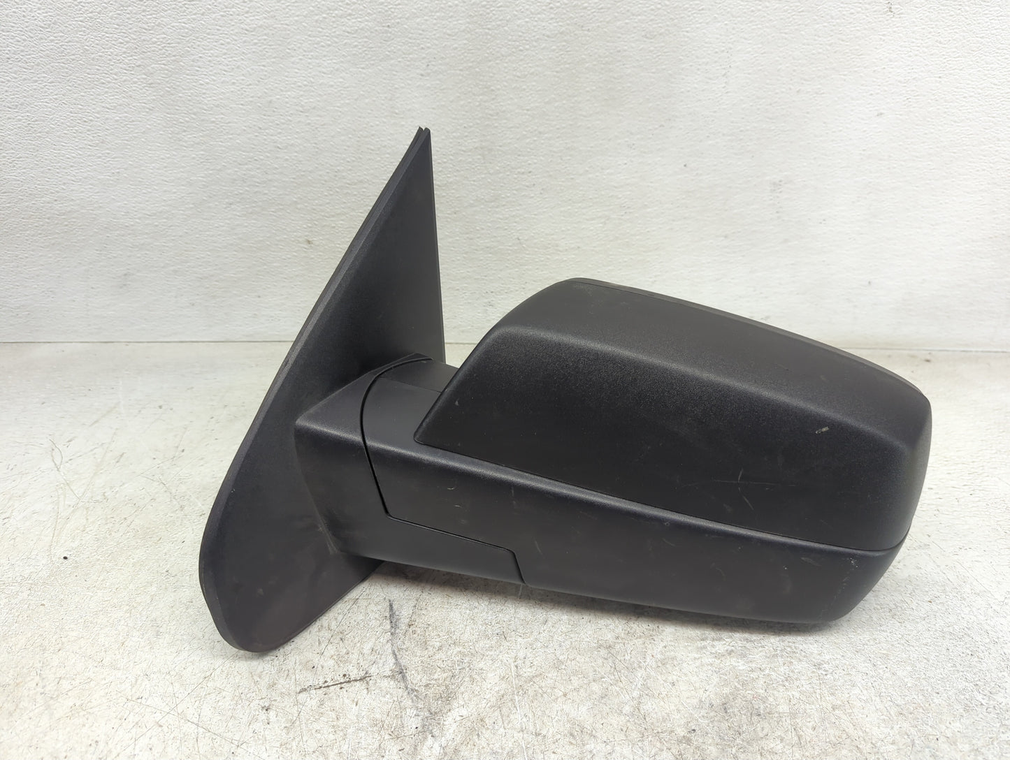2014-2019 Chevrolet Silverado 1500 Driver Side View Mirror - Left Door Mirror OEM Used - Oemusedautoparts1.com