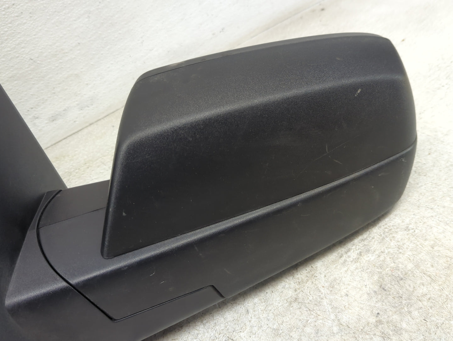 2014-2019 Chevrolet Silverado 1500 Driver Side View Mirror - Left Door Mirror OEM Used - Oemusedautoparts1.com