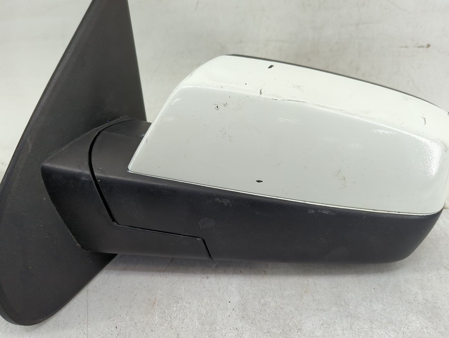 2014-2019 Chevrolet Silverado 1500 Driver Side View Mirror - Left Door Mirror OEM Used - Oemusedautoparts1.com