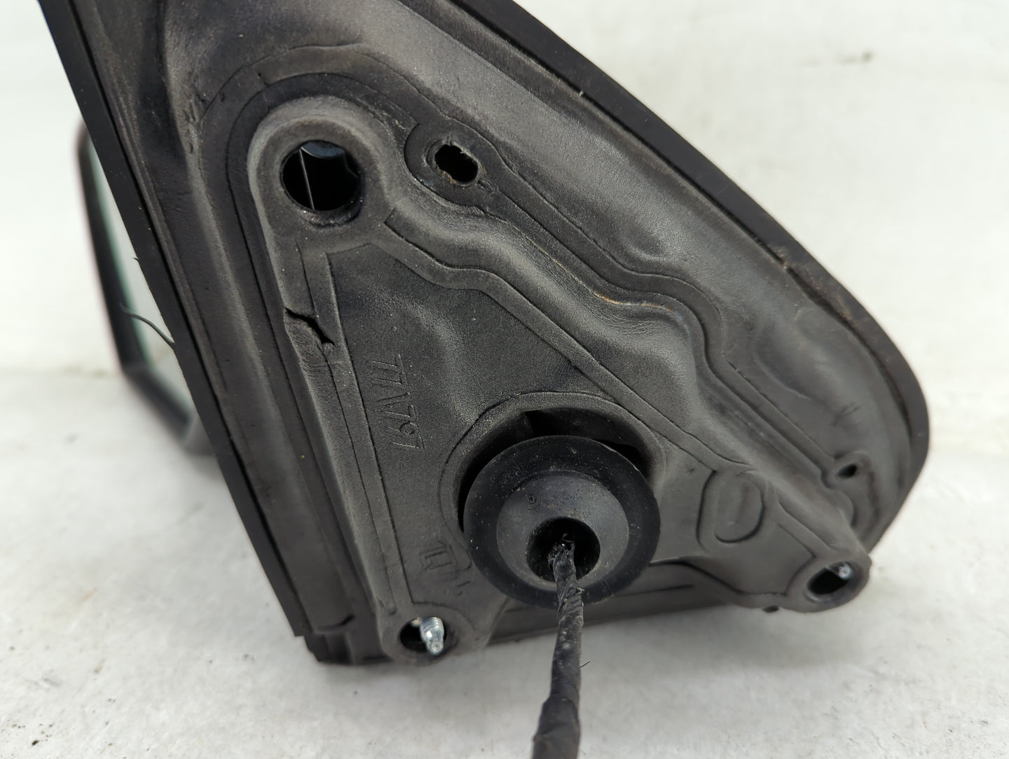 2014-2019 Chevrolet Silverado 1500 Driver Side View Mirror - Left Door Mirror OEM Used - Oemusedautoparts1.com
