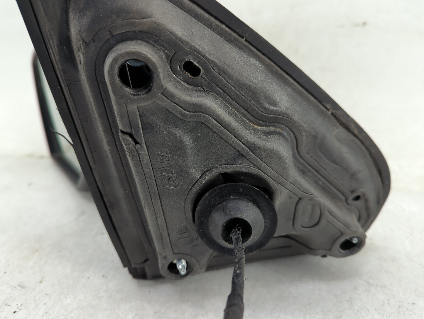 2014-2019 Chevrolet Silverado 1500 Driver Side View Mirror - Left Door Mirror OEM Used - Oemusedautoparts1.com