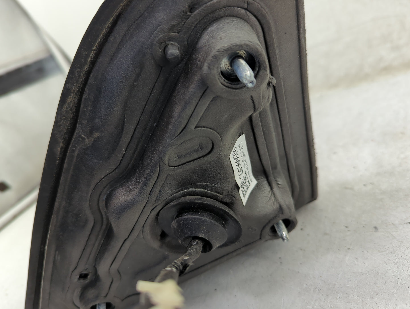 2014-2019 Chevrolet Silverado 1500 Driver Side View Mirror - Left Door Mirror OEM Used - Oemusedautoparts1.com