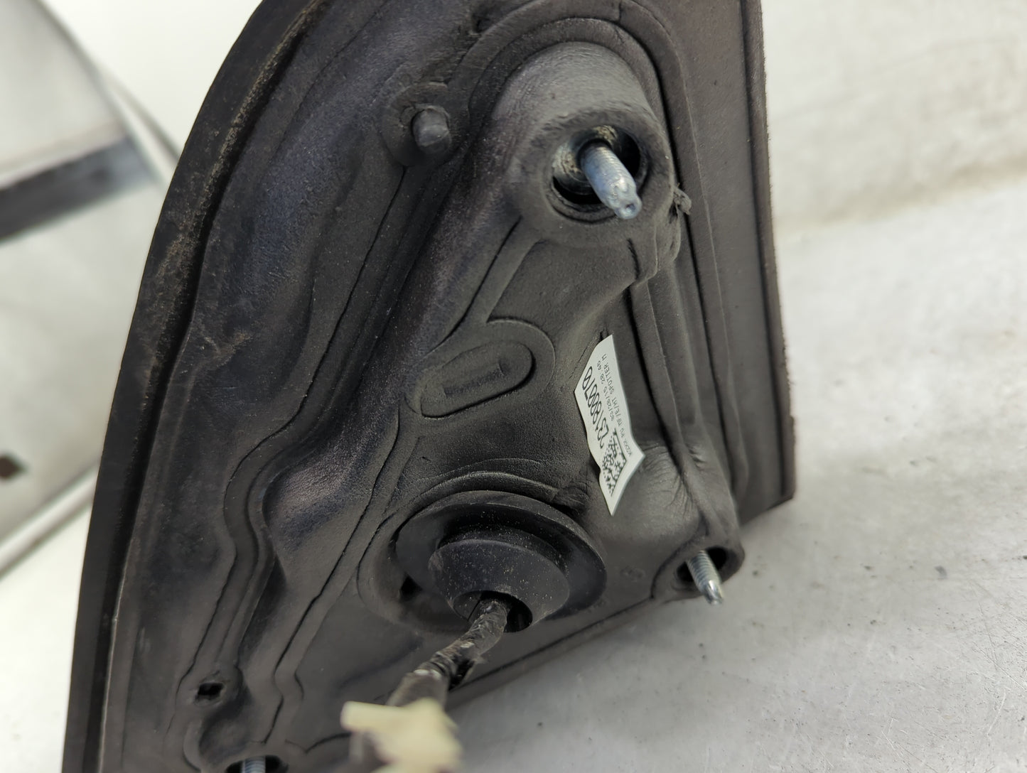 2014-2019 Chevrolet Silverado 1500 Driver Side View Mirror - Left Door Mirror OEM Used - Oemusedautoparts1.com