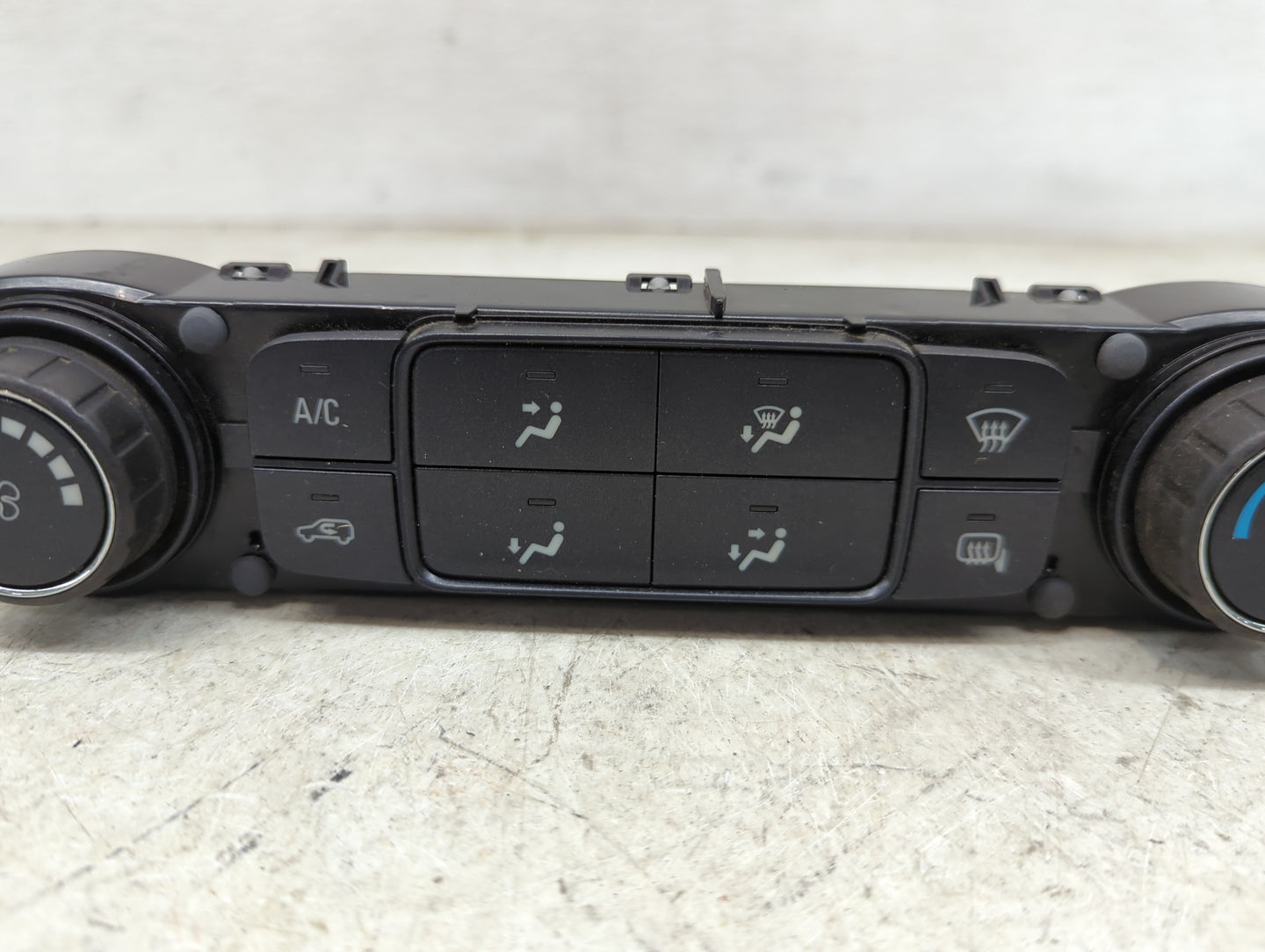 2014 Chevrolet Silverado 1500 Climate Control Module Temperature AC/Heater Replacement P/N:23168150 Fits OEM Used Auto Parts