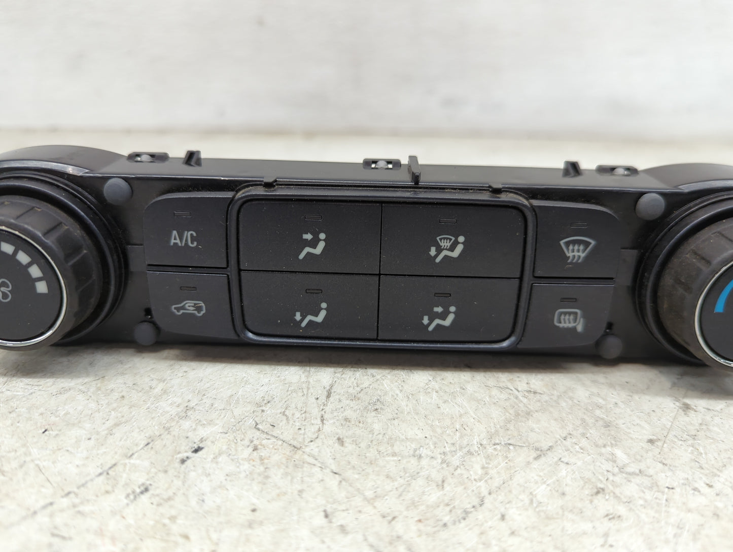 2014 Chevrolet Silverado 1500 Climate Control Module Temperature AC/Heater Replacement P/N:23168150 Fits OEM Used Auto Parts