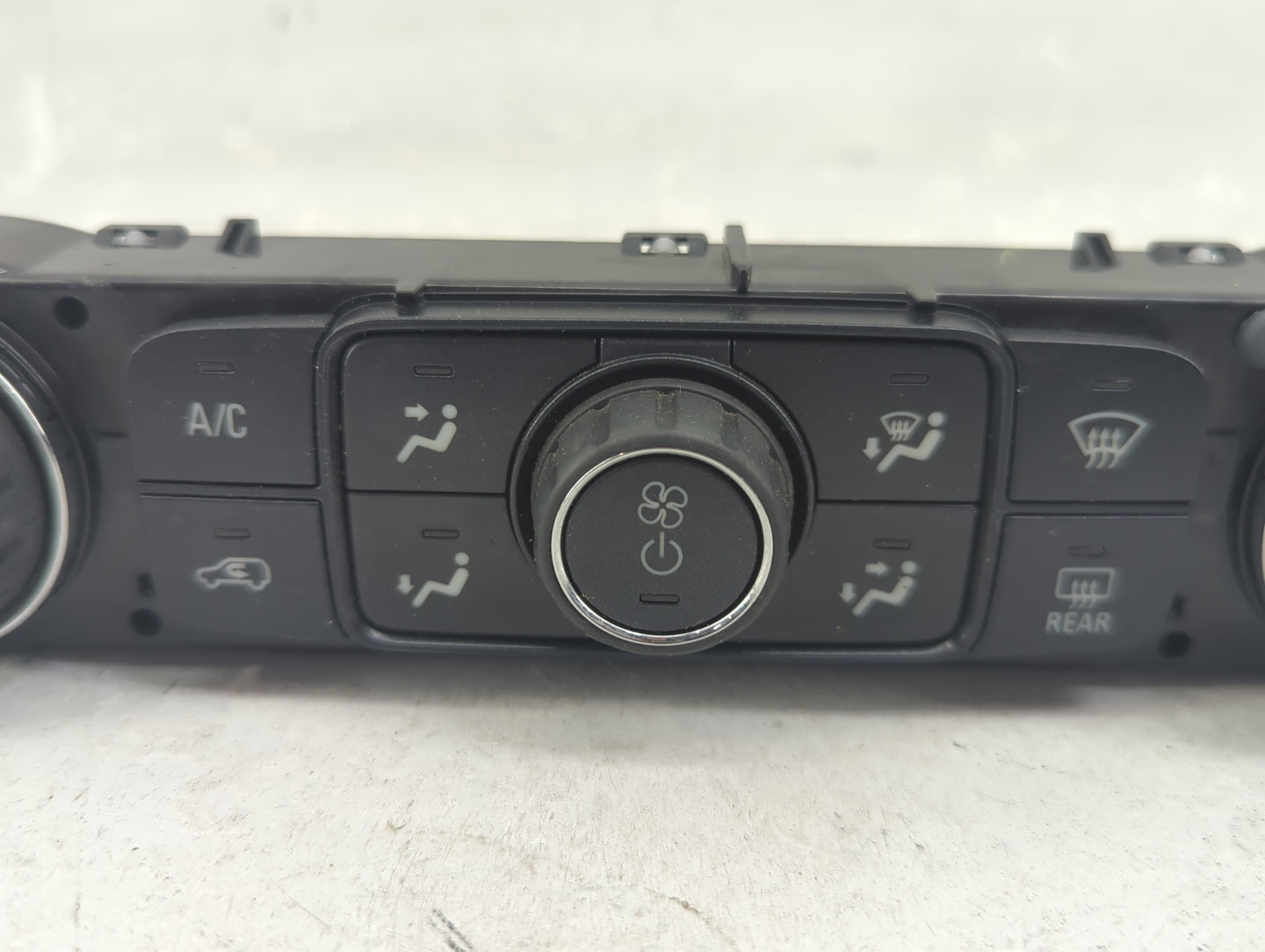 2014 Chevrolet Silverado 1500 Climate Control Module Temperature AC/Heater Replacement P/N:23176290 815372982 Fits OEM Used 