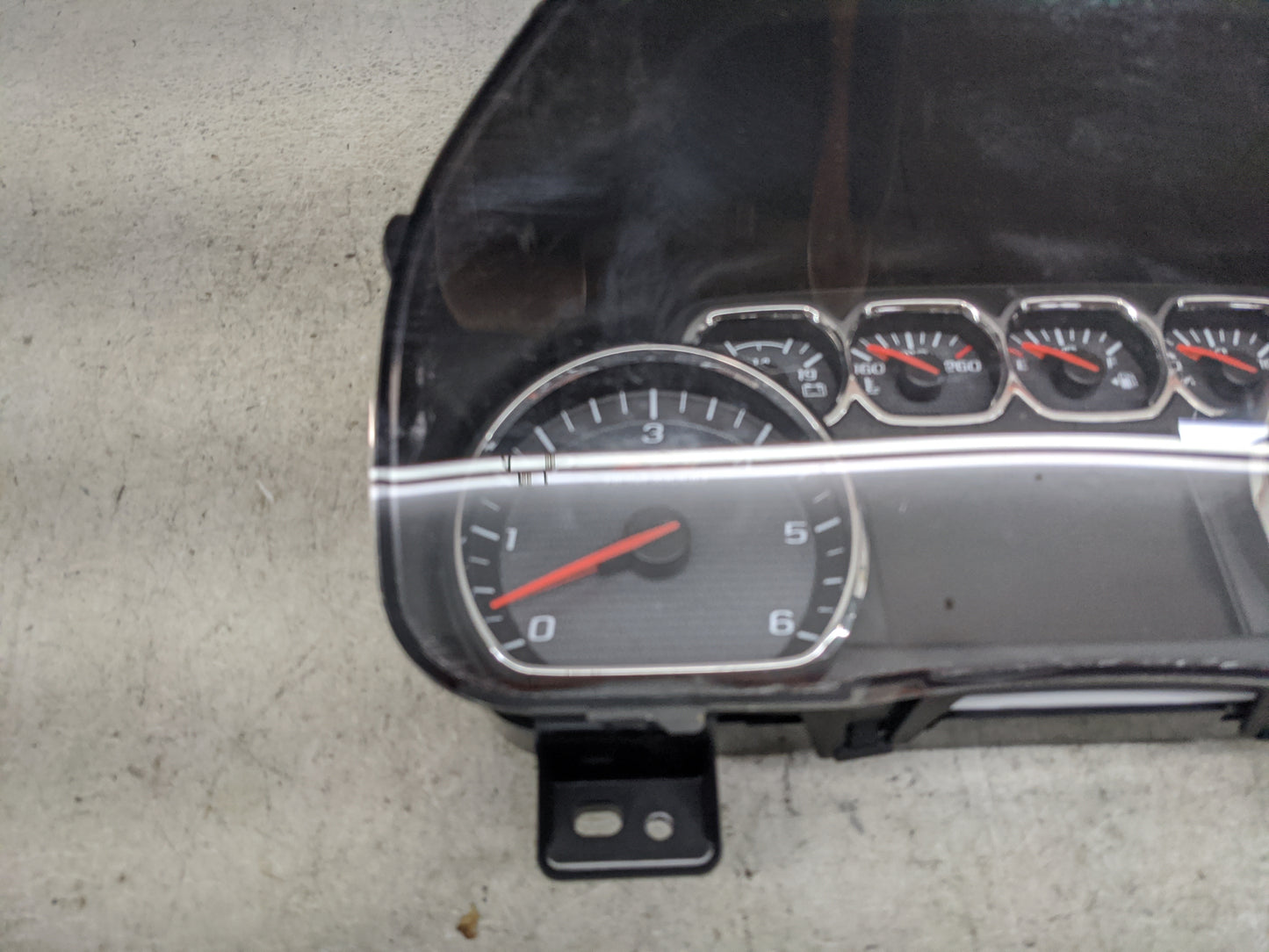 2014-2015 Chevrolet Silverado 1500 Instrument Cluster Speedometer Gauges P/N:23448517 7110500000X Miles:153K Fits OEM Used A