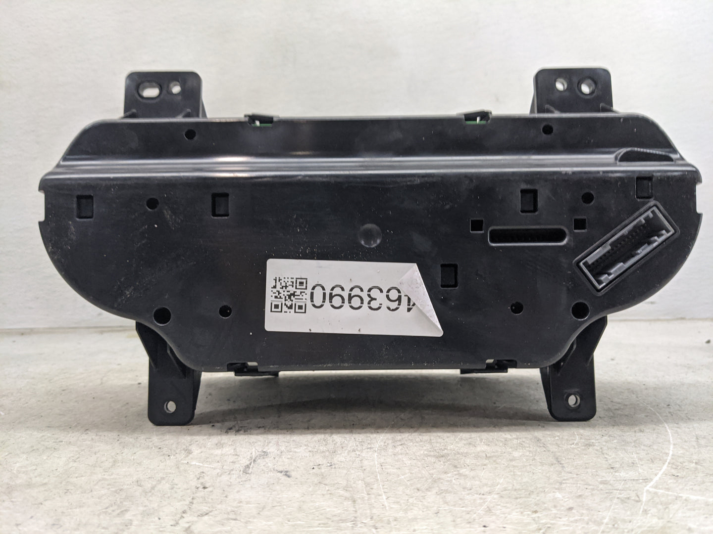 2014-2015 Chevrolet Silverado 1500 Instrument Cluster Speedometer Gauges P/N:23448509 BA2P Miles:188K Fits Fits 2014 2015 20