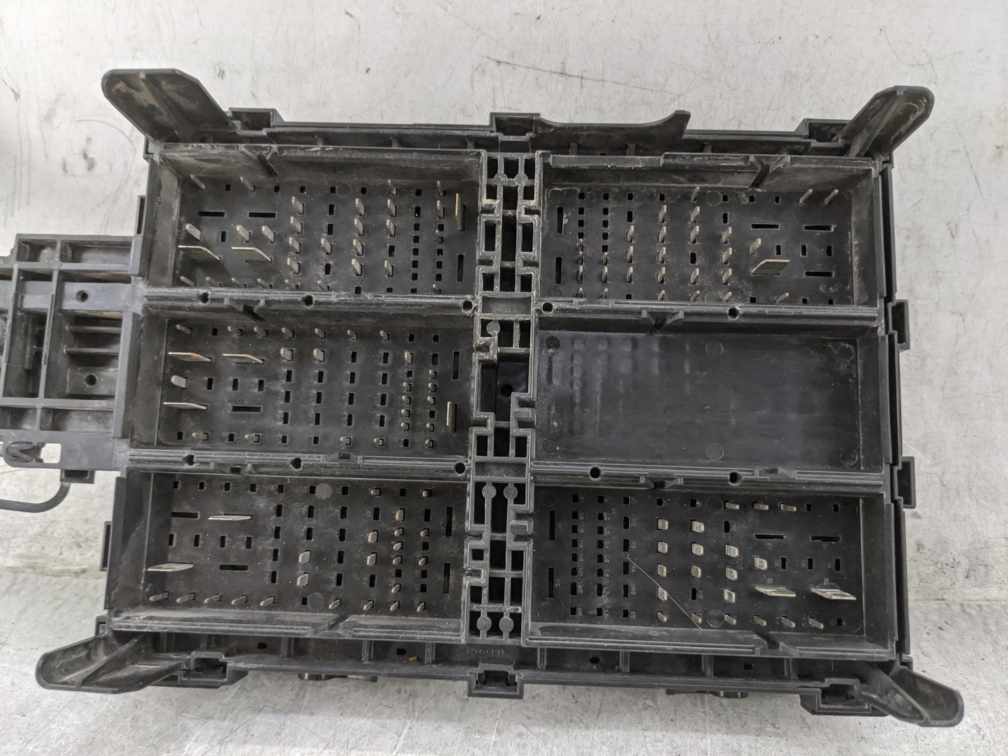 2016-2017 Chevrolet Silverado 1500 Fusebox Fuse Box Panel Relay Module P/N:23143471_02 Fits Fits 2016 2017 OEM Used Auto Par