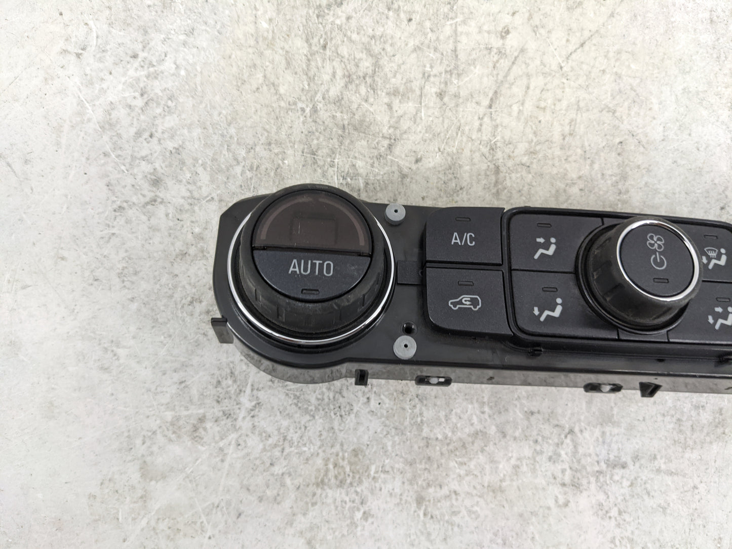 2014 Chevrolet Silverado 1500 Climate Control Module Temperature AC/Heater Replacement P/N:23486614 815372982 Fits OEM Used 
