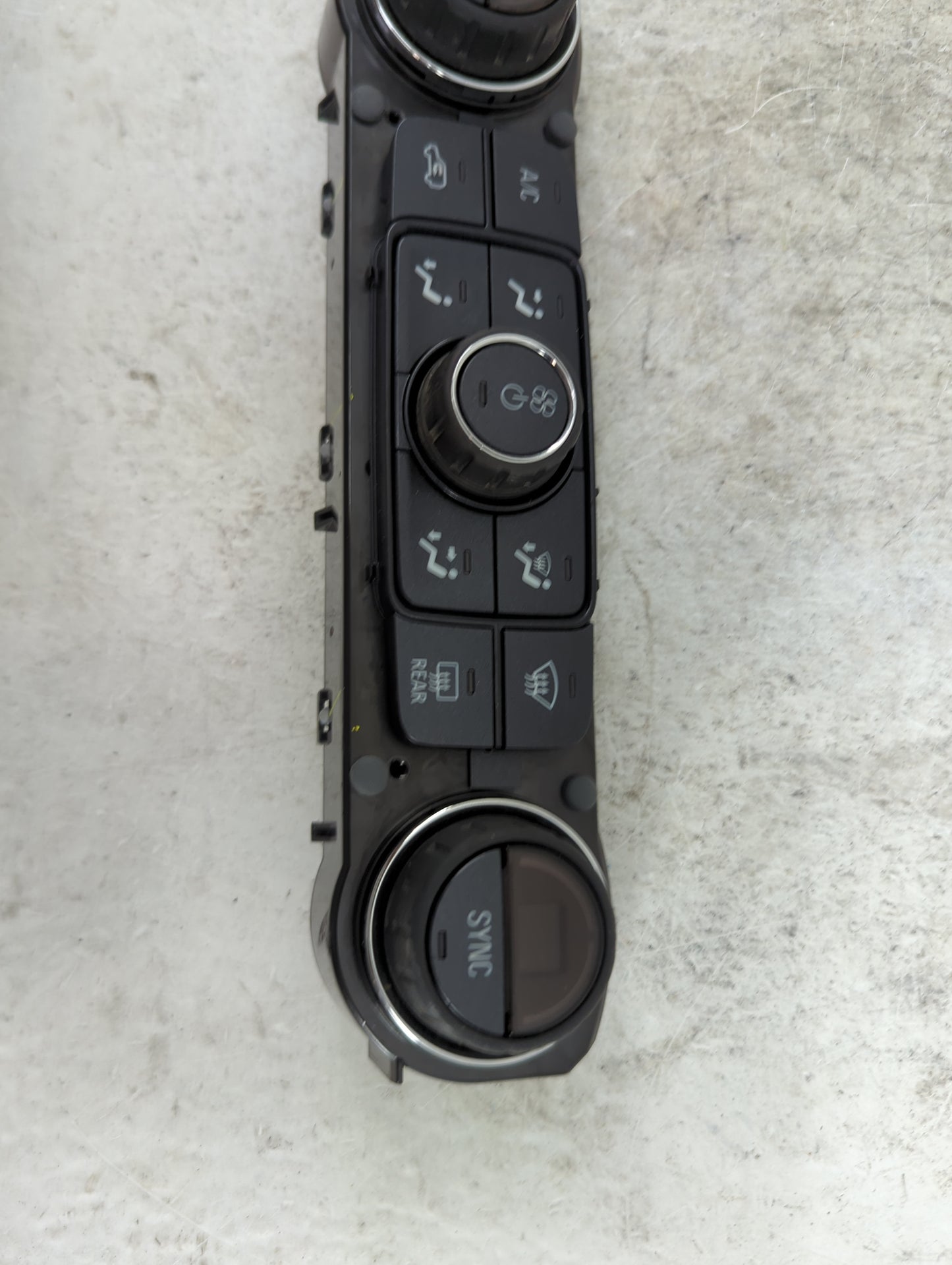 2014 Chevrolet Silverado 1500 Climate Control Module Temperature AC/Heater Replacement P/N:23269290 815972982 Fits OEM Used 