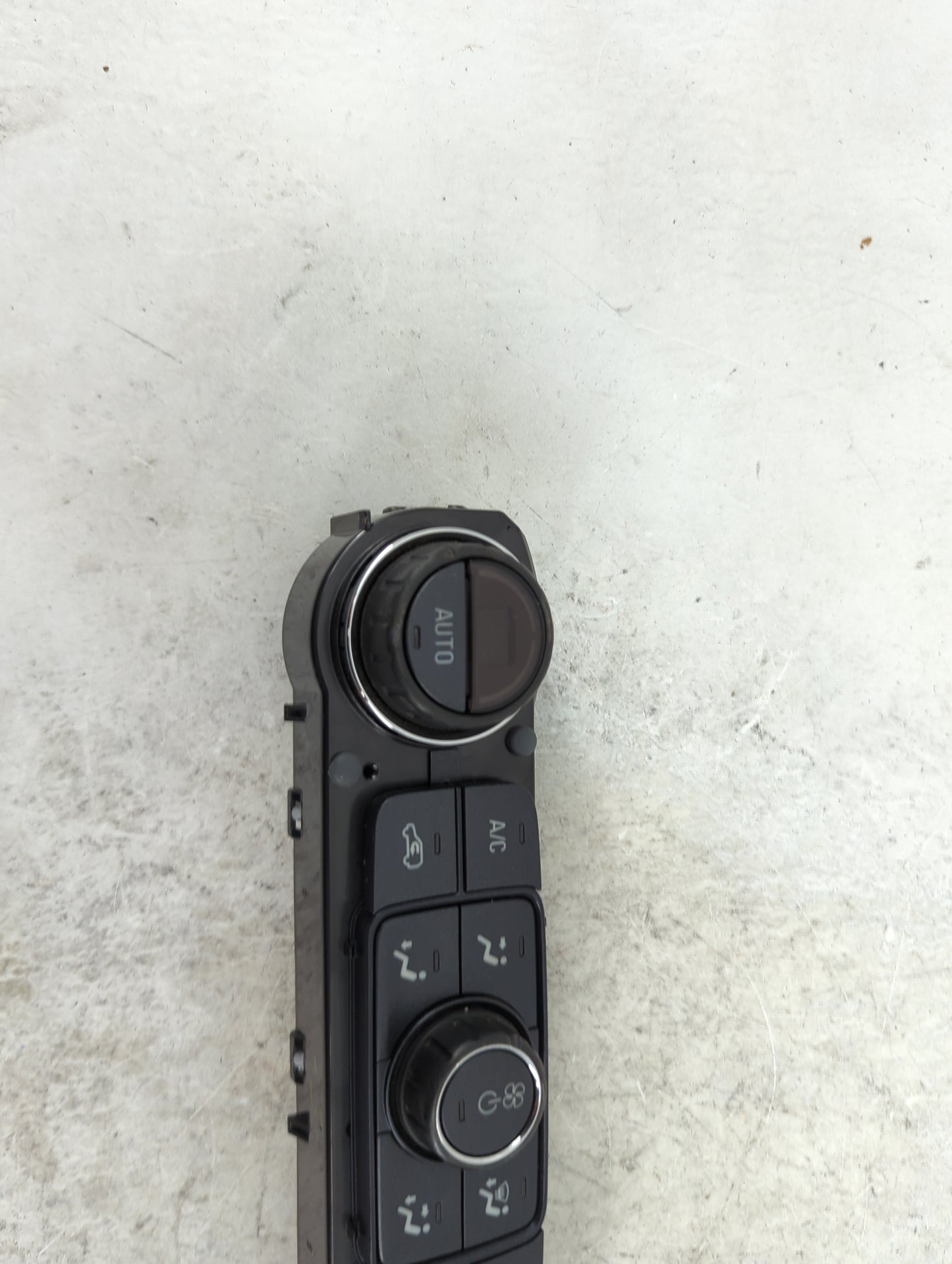 2014 Chevrolet Silverado 1500 Climate Control Module Temperature AC/Heater Replacement Fits OEM Used Auto Parts - Oemusedaut