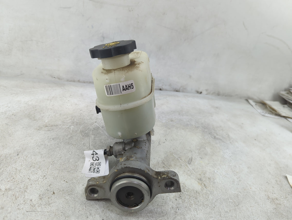 2014-2019 Chevrolet Silverado 1500 Brake Master Cylinder 1516243 - Oemusedautoparts1.com