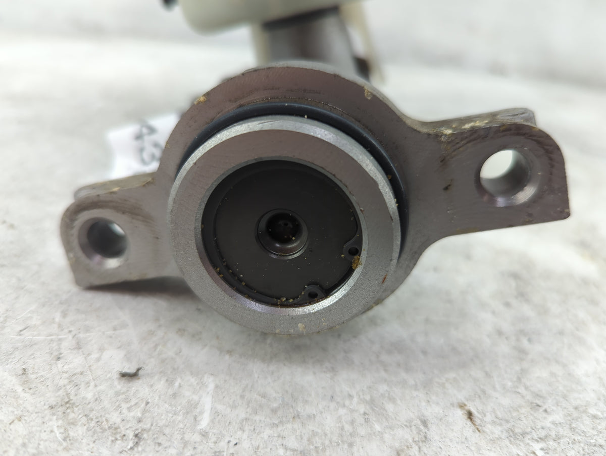 2014-2019 Chevrolet Silverado 1500 Brake Master Cylinder 1516243 - Oemusedautoparts1.com