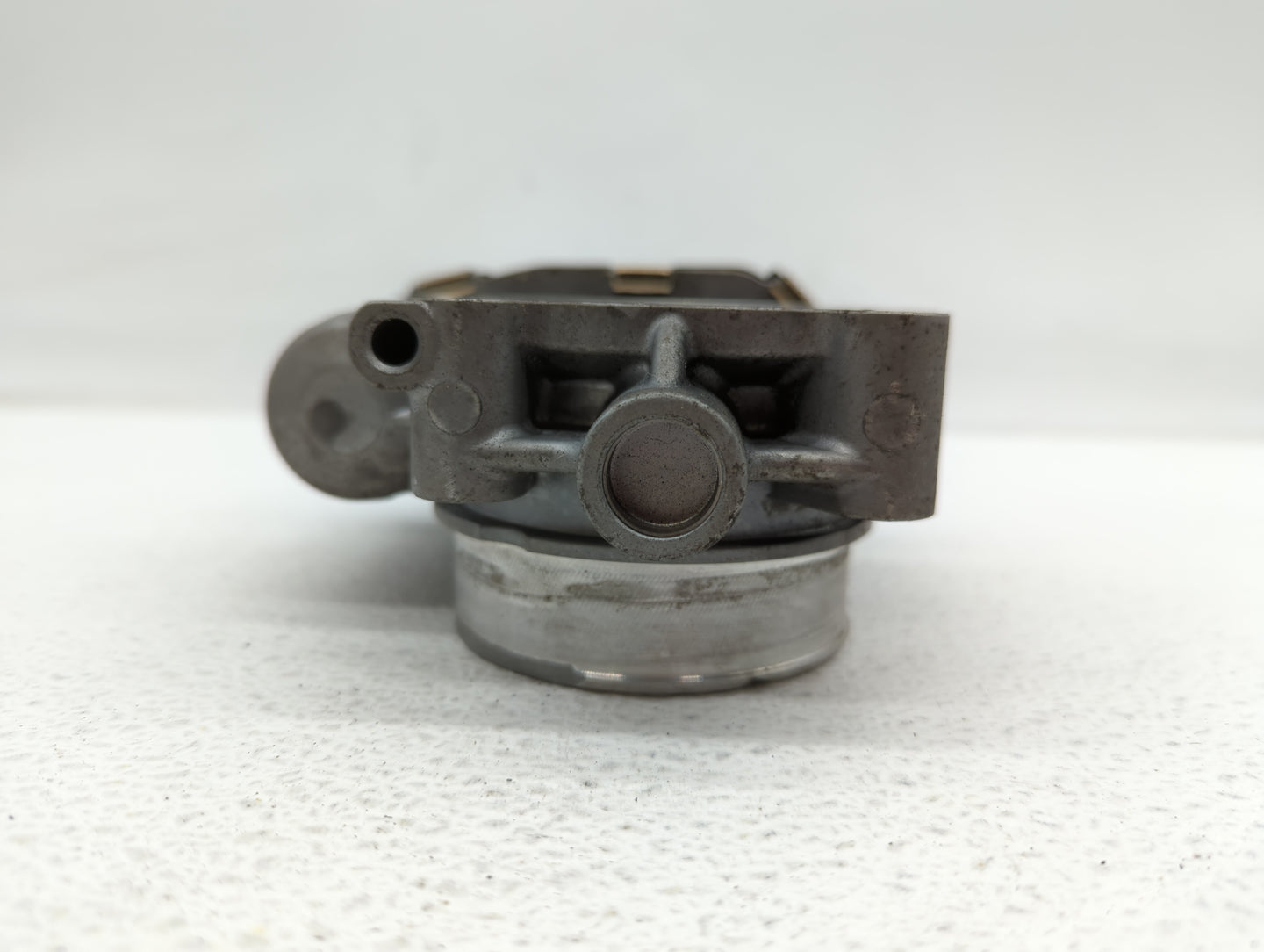 2014-2015 Chevrolet Silverado 1500 Throttle Body P/N:RME72-2B 12632171BA Fits Fits 2014 2015 OEM Used Auto Parts - Oemusedau