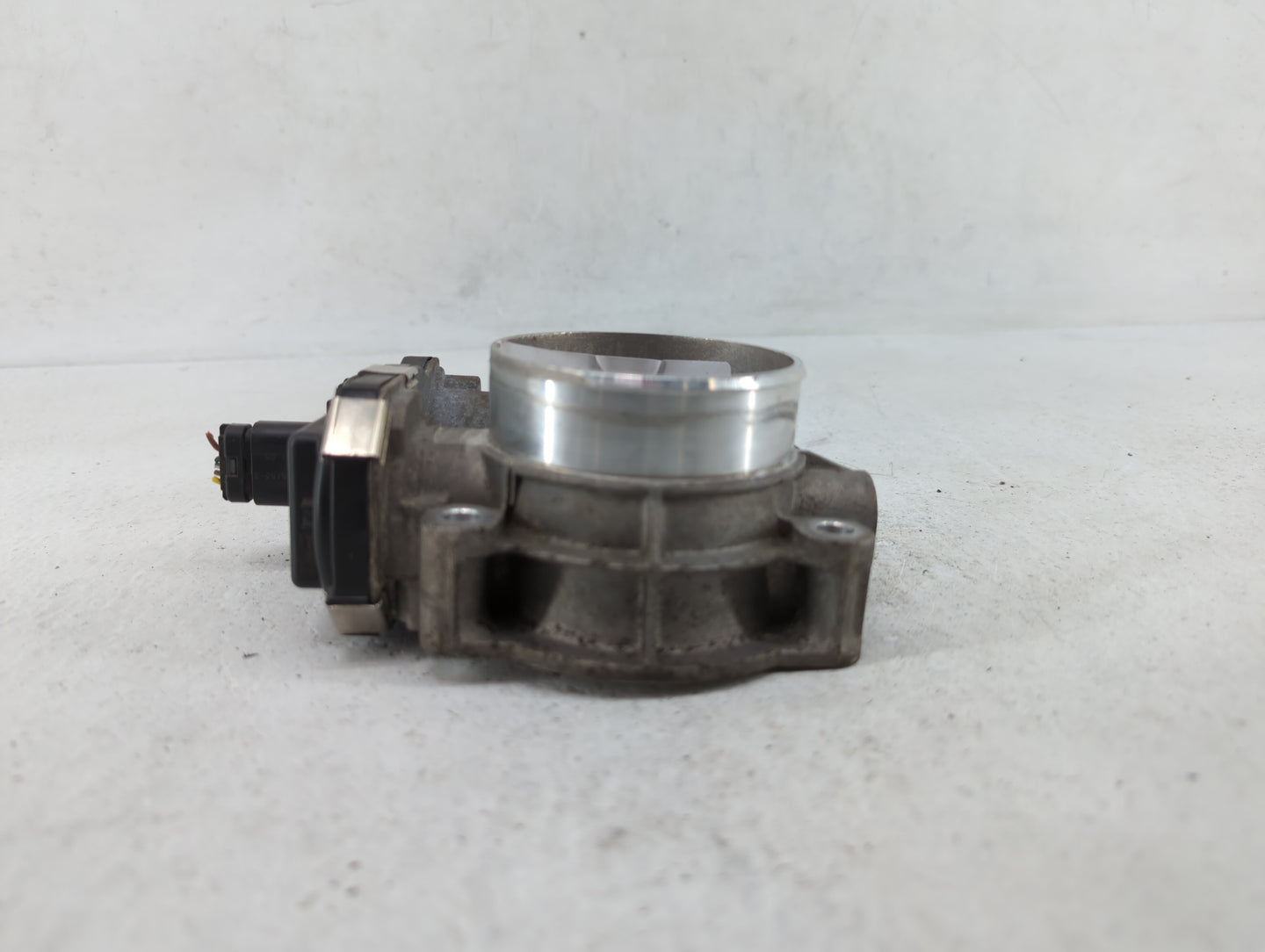 2014-2015 Chevrolet Silverado 1500 Throttle Body P/N:RME72-2B 12632171BA Fits Fits 2014 2015 OEM Used Auto Parts - Oemusedau
