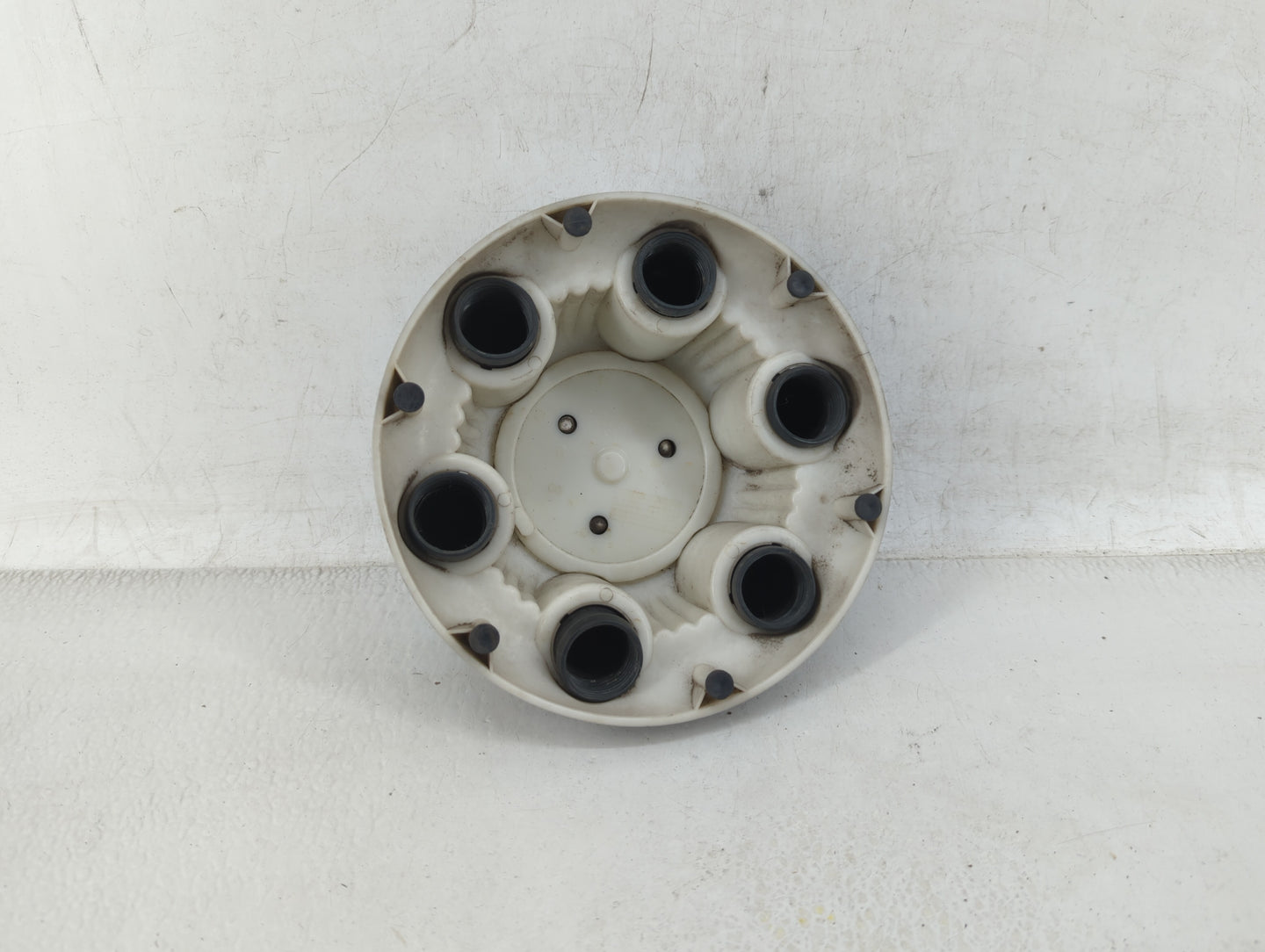 2014 Chevrolet Silverado 1500 Rim Wheel Center Cap Silver - Oemusedautoparts1.com