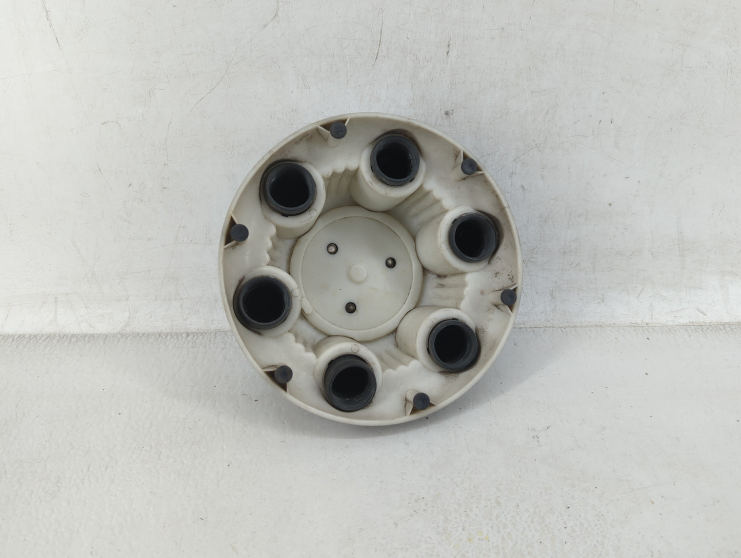 2014 Chevrolet Silverado 1500 Rim Wheel Center Cap Silver - Oemusedautoparts1.com