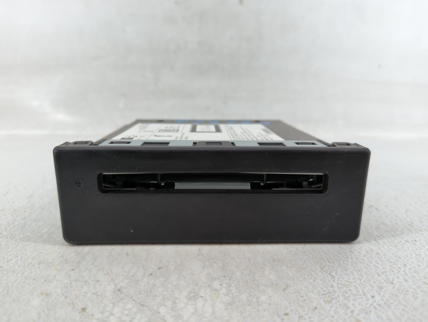2014 Chevrolet Silverado 1500 Radio AM FM Cd Player Receiver Replacement P/N:13590747 Fits Fits 2013 2015 OEM Used Auto Part