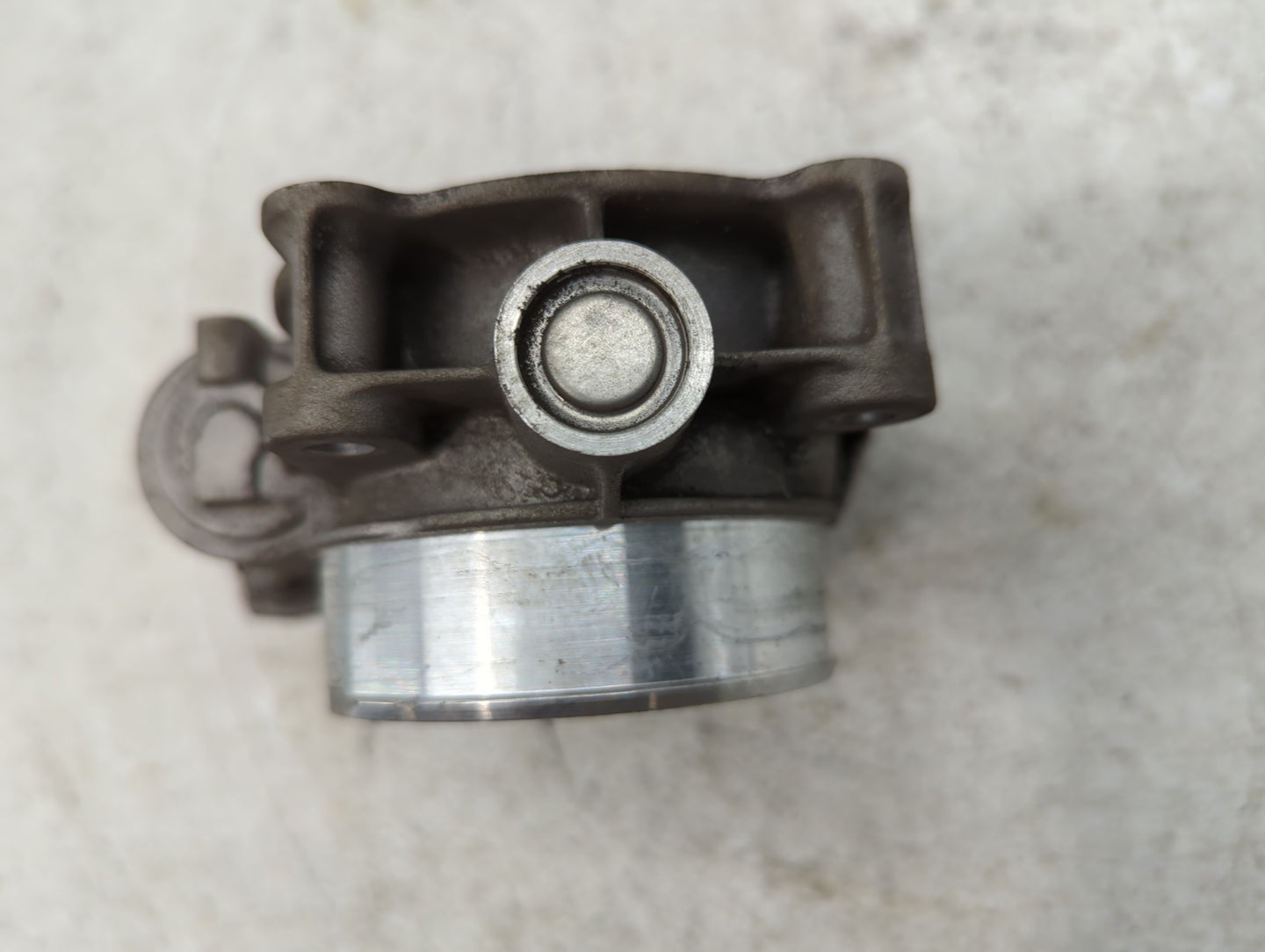 2014-2015 Chevrolet Silverado 1500 Throttle Body P/N:12632171BA Fits Fits 2014 2015 OEM Used Auto Parts - Oemusedautoparts1.