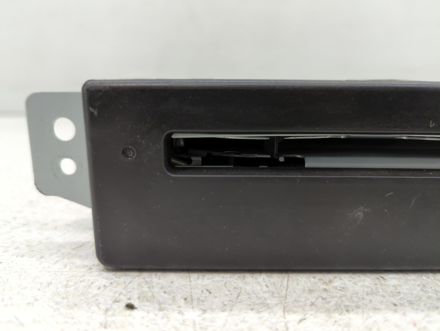 2014 Chevrolet Silverado 1500 Radio AM FM Cd Player Receiver Replacement P/N:13590747 Fits OEM Used Auto Parts - Oemusedauto