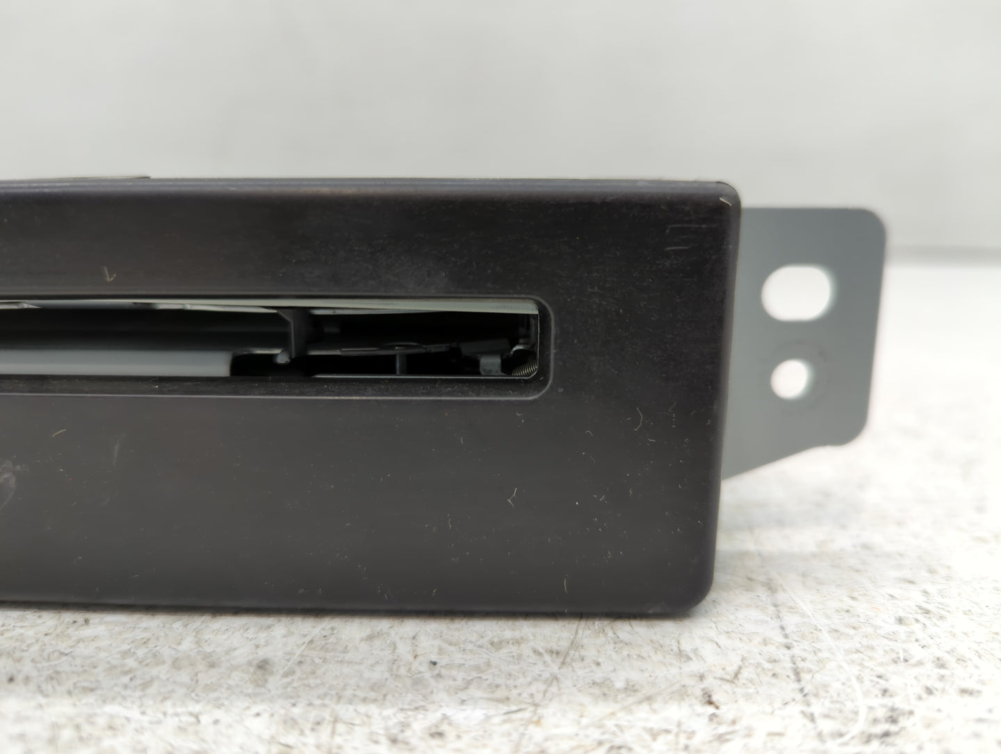 2014 Chevrolet Silverado 1500 Radio AM FM Cd Player Receiver Replacement P/N:13590747 Fits OEM Used Auto Parts - Oemusedauto