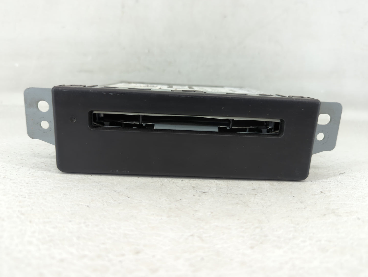 2014-2014 Chevrolet Silverado 1500 Am Fm Cd Player Radio Receiver - Oemusedautoparts1.com