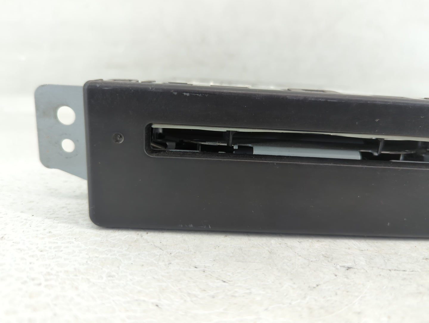 2014-2014 Chevrolet Silverado 1500 Am Fm Cd Player Radio Receiver - Oemusedautoparts1.com
