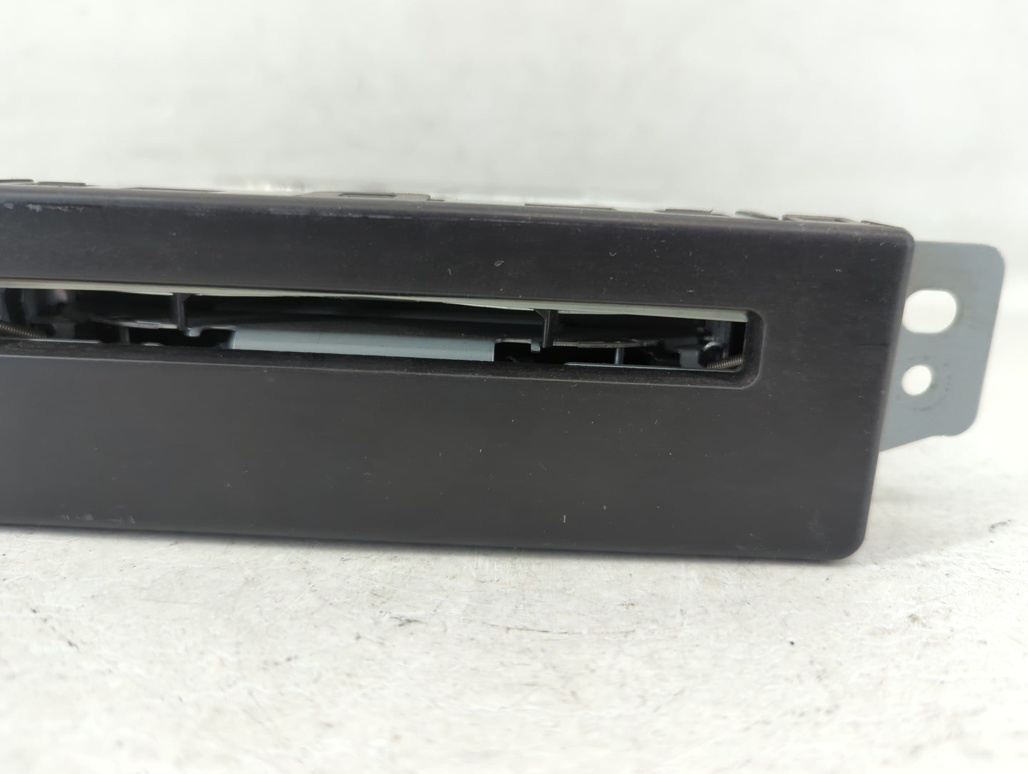 2014-2014 Chevrolet Silverado 1500 Am Fm Cd Player Radio Receiver - Oemusedautoparts1.com