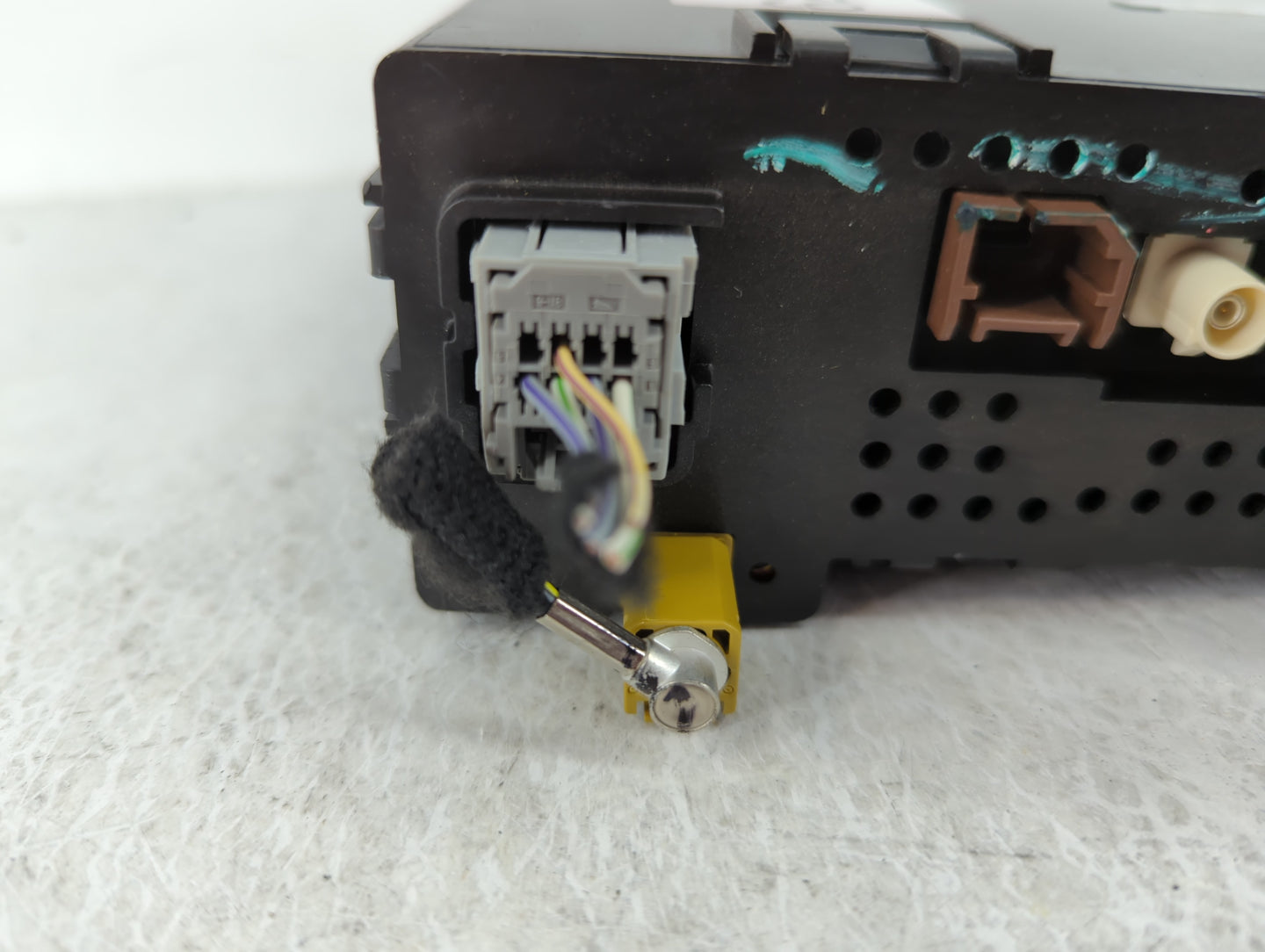 2014 Chevrolet Silverado 1500 Radio AM FM Cd Player Receiver Replacement P/N:13592804 Fits Fits 2013 2015 OEM Used Auto Part