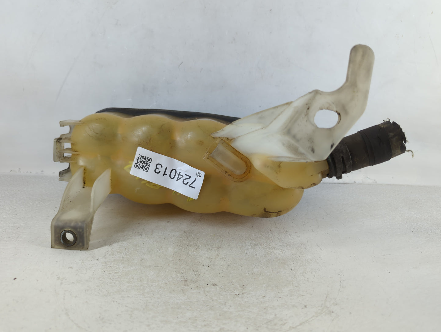 2014 Silverado 1500 Radiator Coolant Overflow Expansion Tank Bottle - Oemusedautoparts1.com