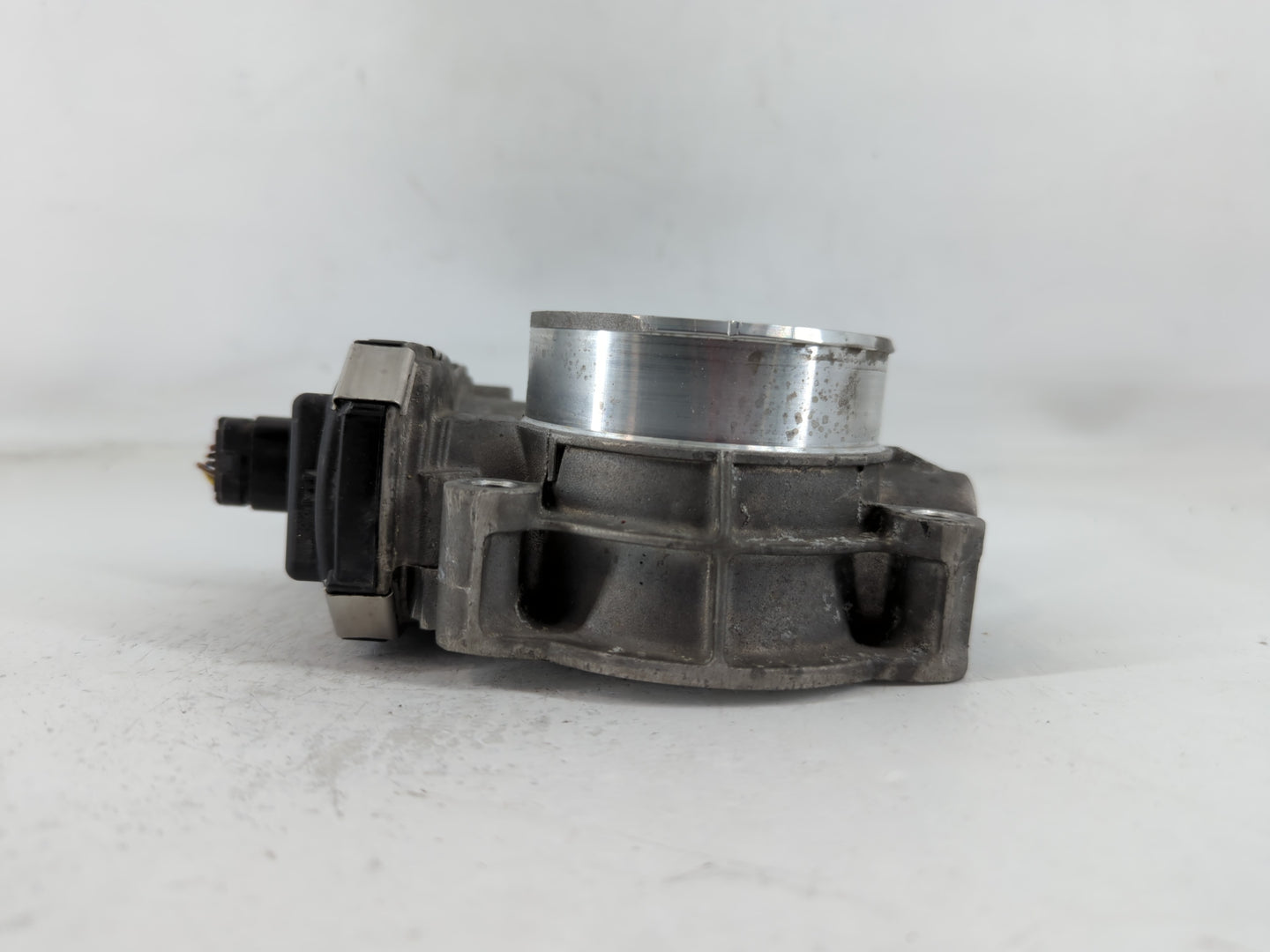 2014-2015 Chevrolet Silverado 1500 Throttle Body P/N:12676296AA Fits Fits 2014 2015 OEM Used Auto Parts - Oemusedautoparts1.