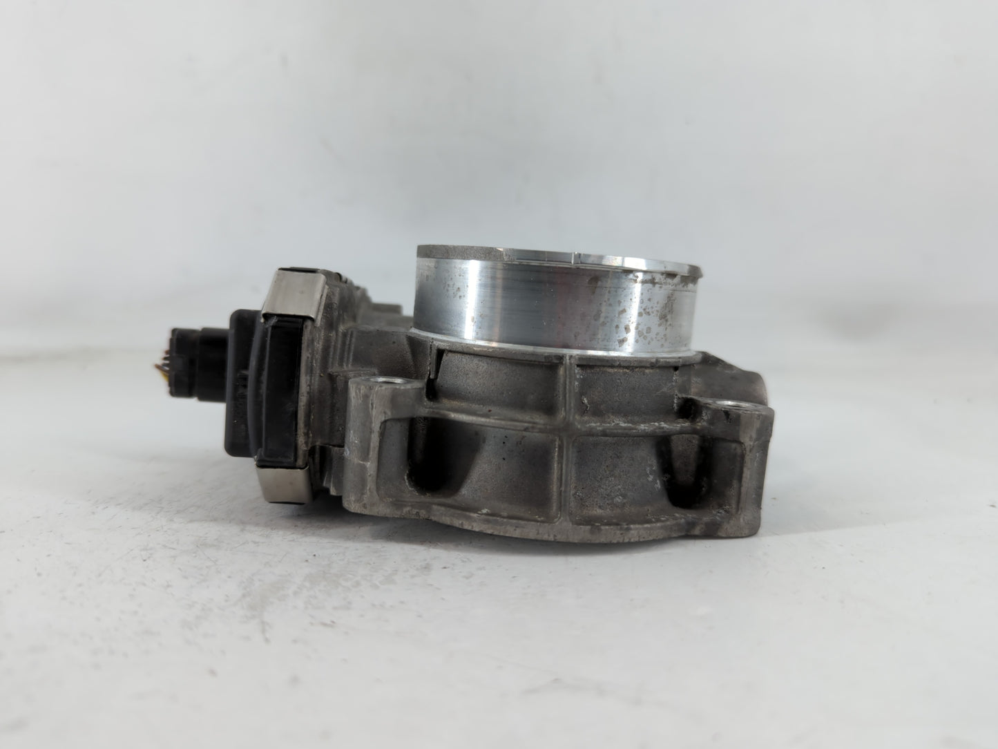 2014-2015 Chevrolet Silverado 1500 Throttle Body P/N:12676296AA Fits Fits 2014 2015 OEM Used Auto Parts - Oemusedautoparts1.