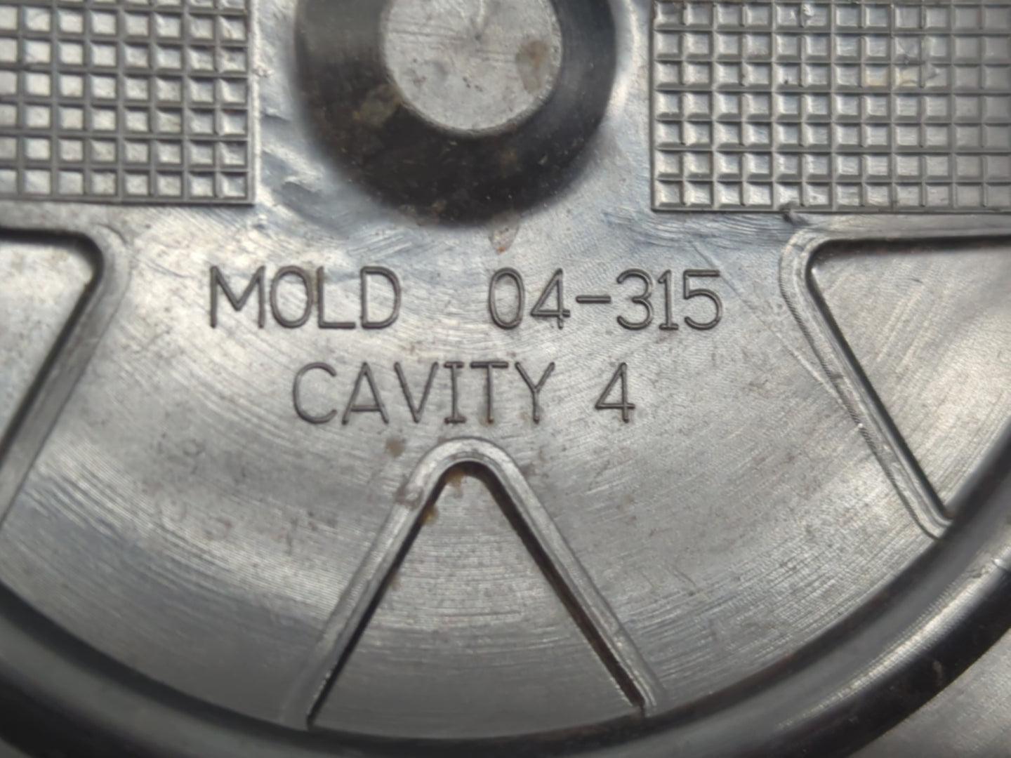 2014 Chevrolet Silverado 1500 Rim Wheel Center Cap 743075 - Oemusedautoparts1.com