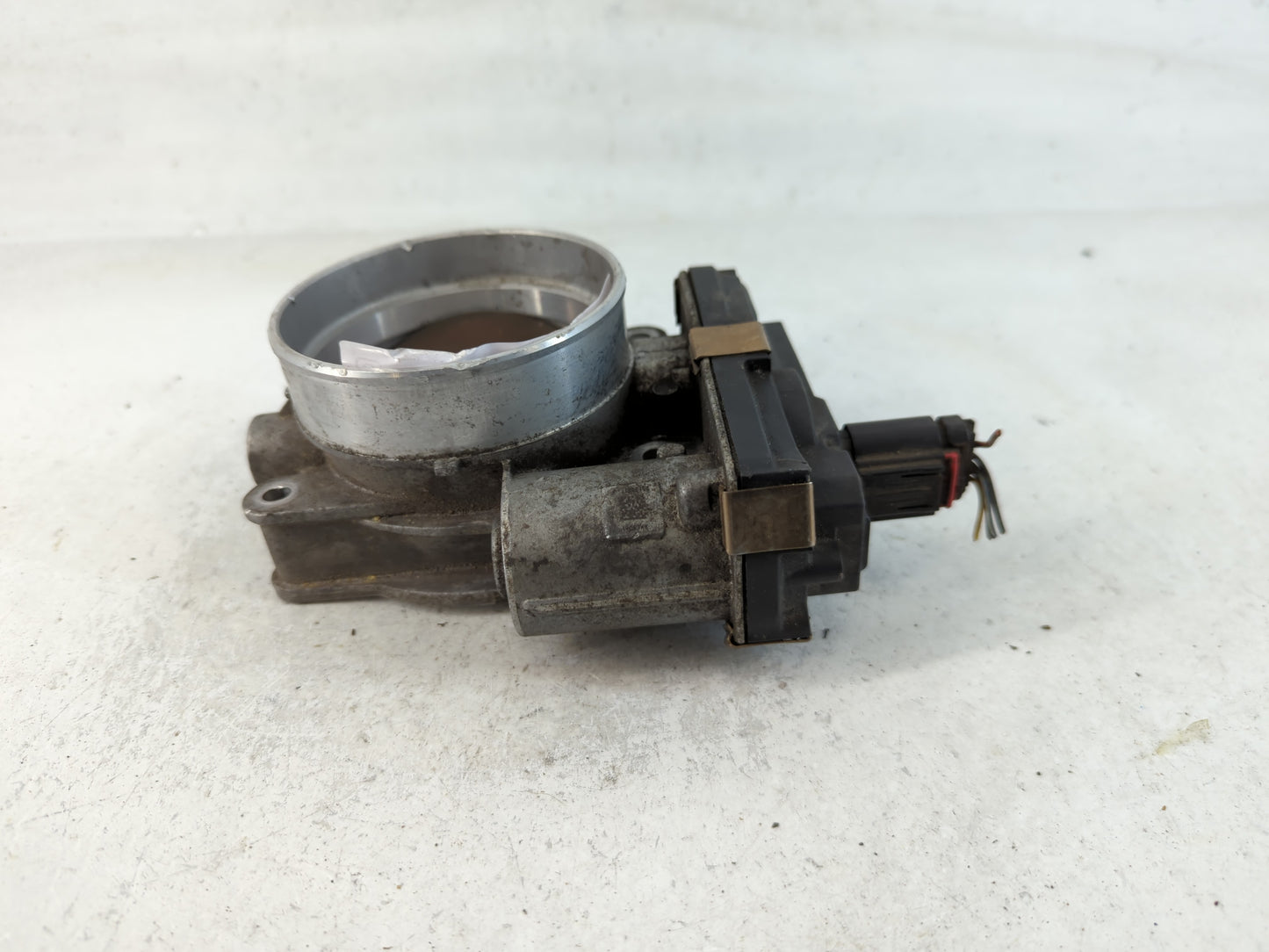 2014-2015 Chevrolet Silverado 1500 Throttle Body P/N:12617792 Fits Fits 2014 2015 OEM Used Auto Parts - Oemusedautoparts1.co