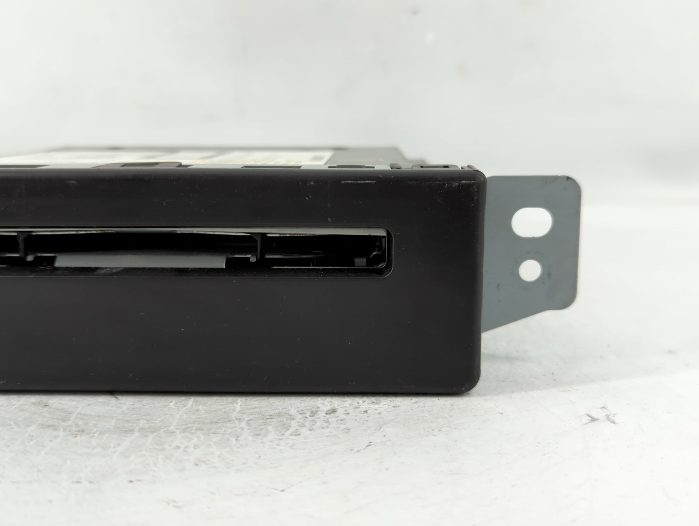 2014 Chevrolet Silverado 1500 Radio AM FM Cd Player Receiver Replacement P/N:13590747 Fits Fits 2013 2015 OEM Used Auto Part