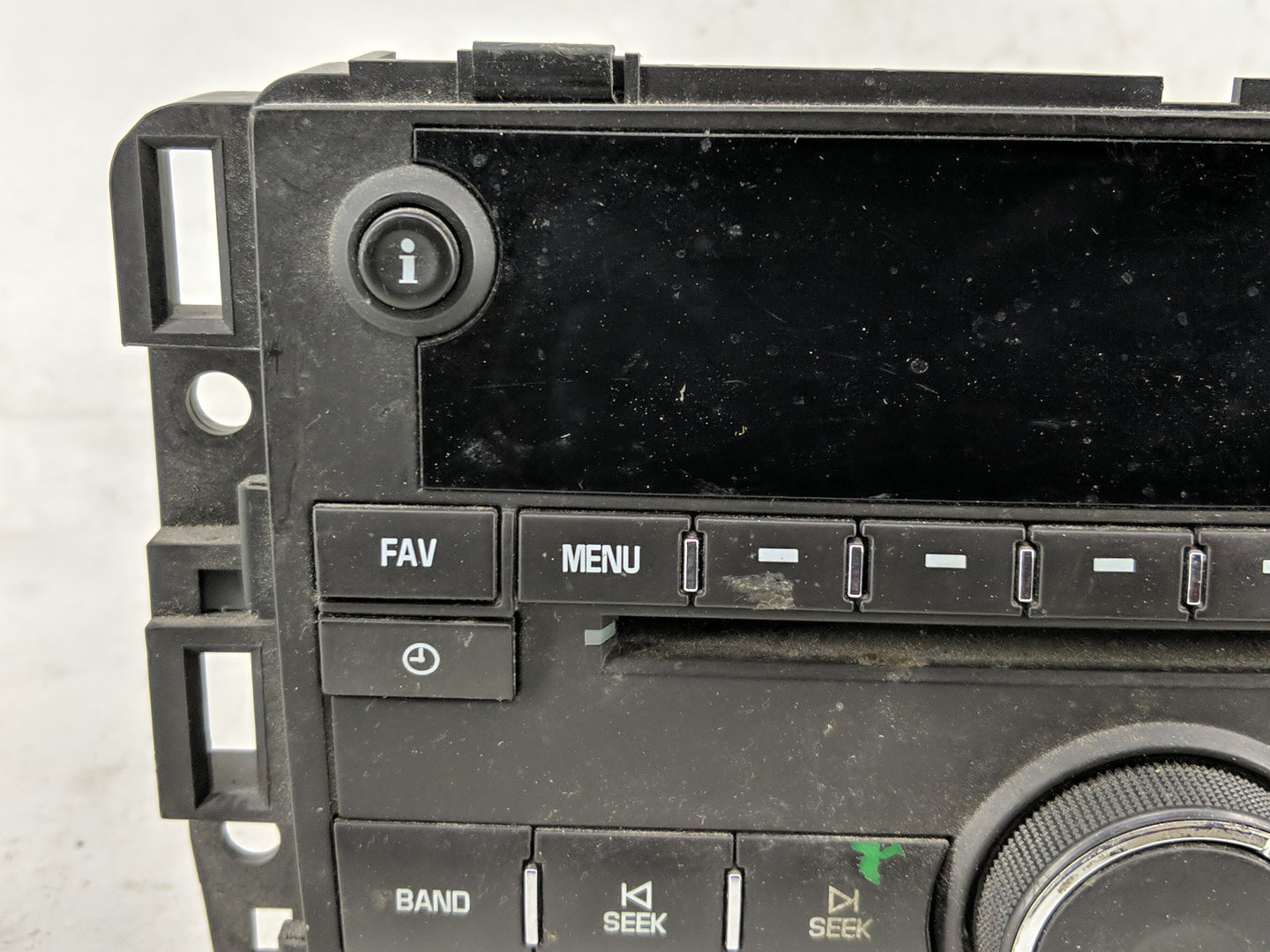 2007-2014 Chevrolet Silverado 2500 Radio AM FM Cd Player Receiver Replacement P/N:28068789 20942015 Fits OEM Used Auto Parts