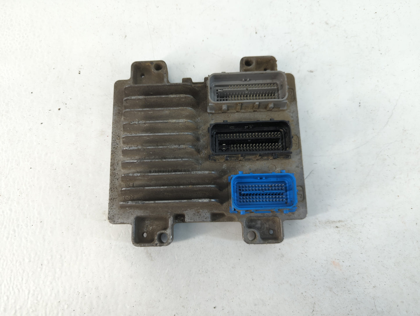 2014 Chevrolet Silverado 2500 PCM Engine Control Computer ECU ECM PCU OEM P/N:12643636 12658390 Fits Fits 2011 2012 2013 201