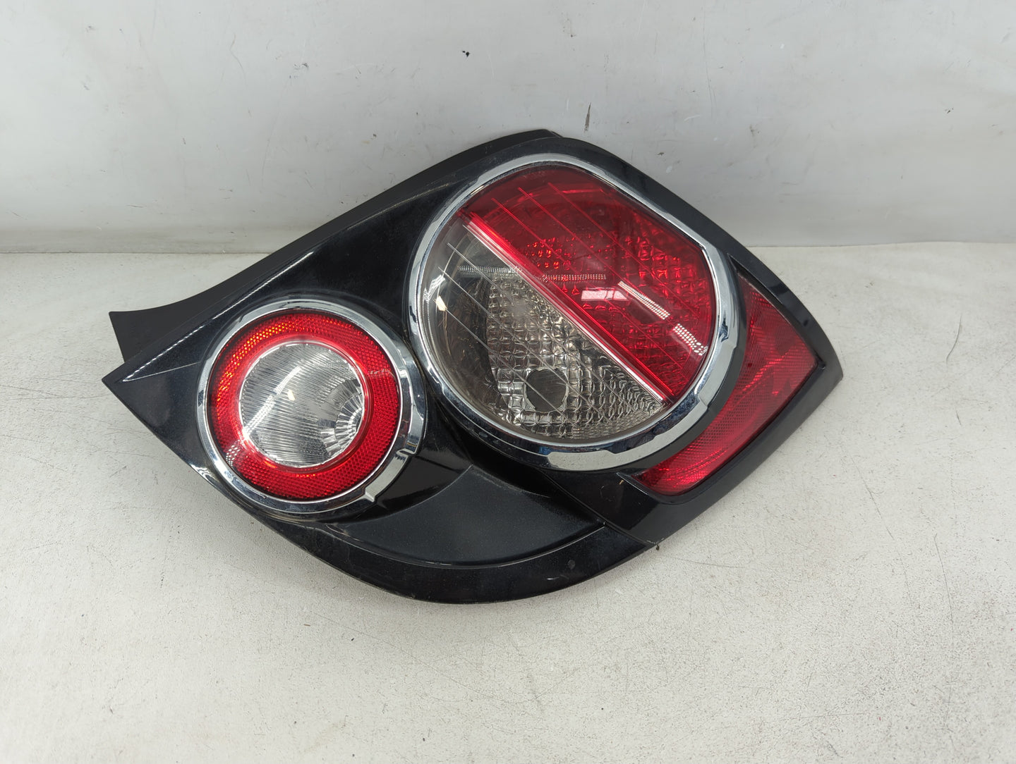 2012-2016 Chevrolet Sonic Tail Light Assembly Passenger Right OEM P/N:95470357 Fits Fits 2012 2013 2014 2015 2016 OEM Used A