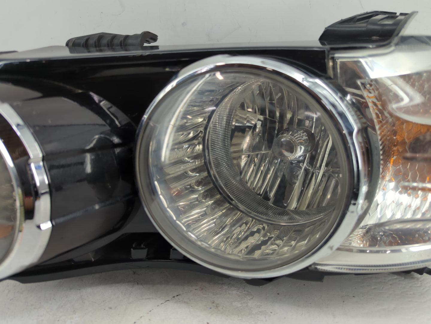 2012-2015 Chevrolet Sonic Driver Left Oem Head Light Headlight Lamp - Oemusedautoparts1.com