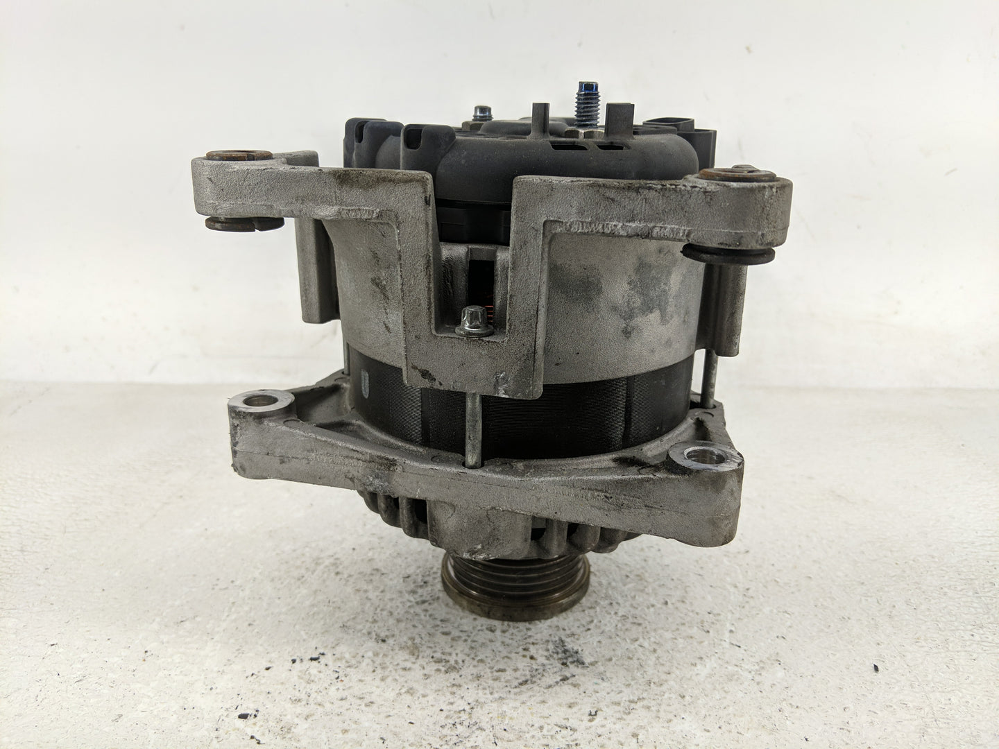 2012-2018 Chevrolet Sonic Alternator Replacement Generator Charging Assembly Engine OEM P/N:13579666 Fits OEM Used Auto Part