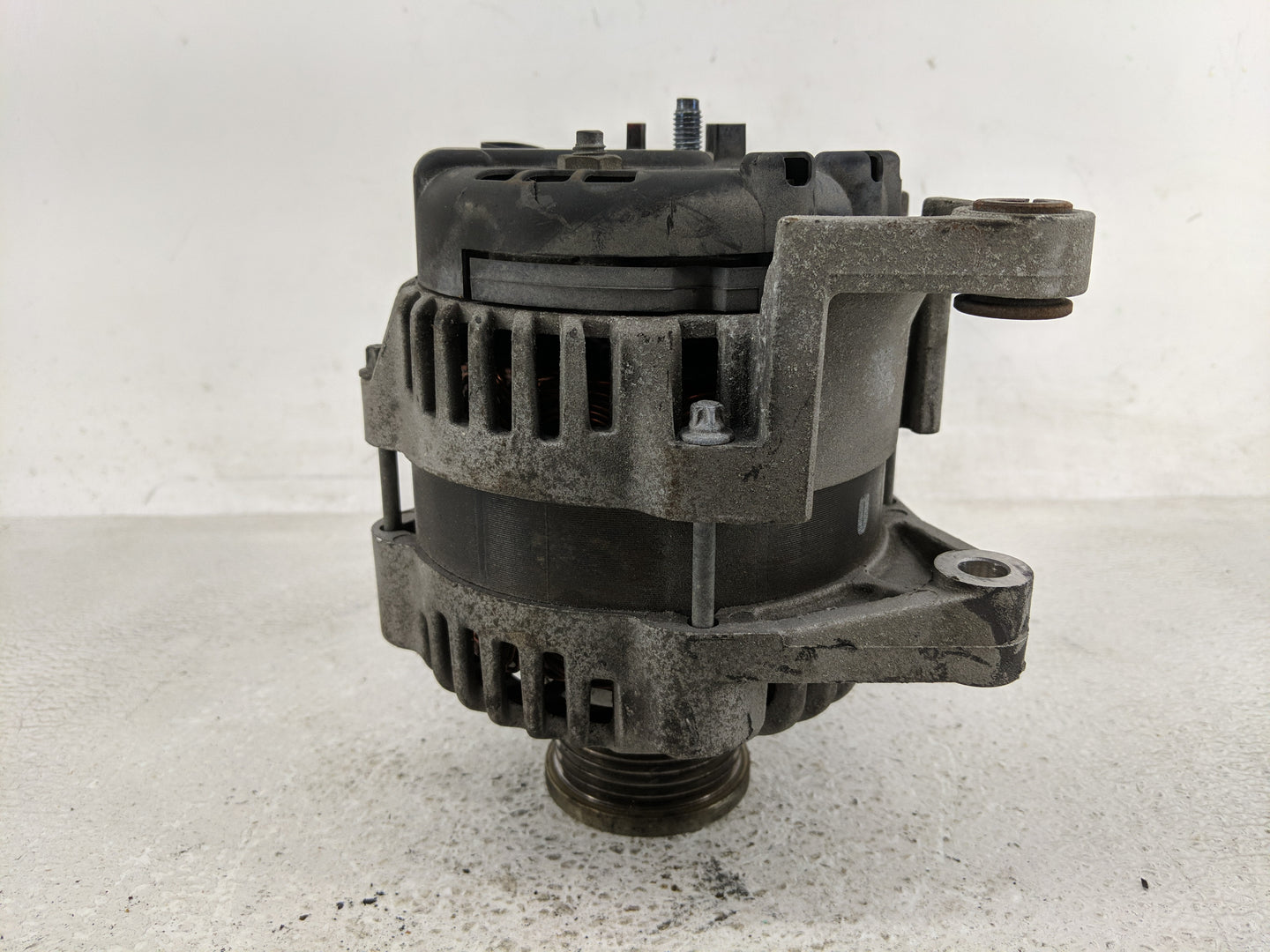 2012-2018 Chevrolet Sonic Alternator Replacement Generator Charging Assembly Engine OEM P/N:13579666 Fits OEM Used Auto Part
