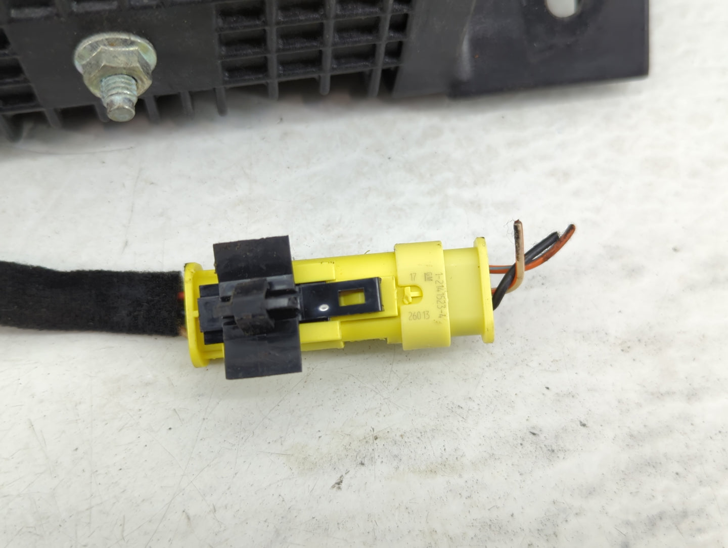 2012-2019 Chevrolet Sonic Air Bag Passenger Right Knee OEM P/N:95934658 Fits Fits 2012 2013 2014 2015 2016 2017 2018 2019 OE