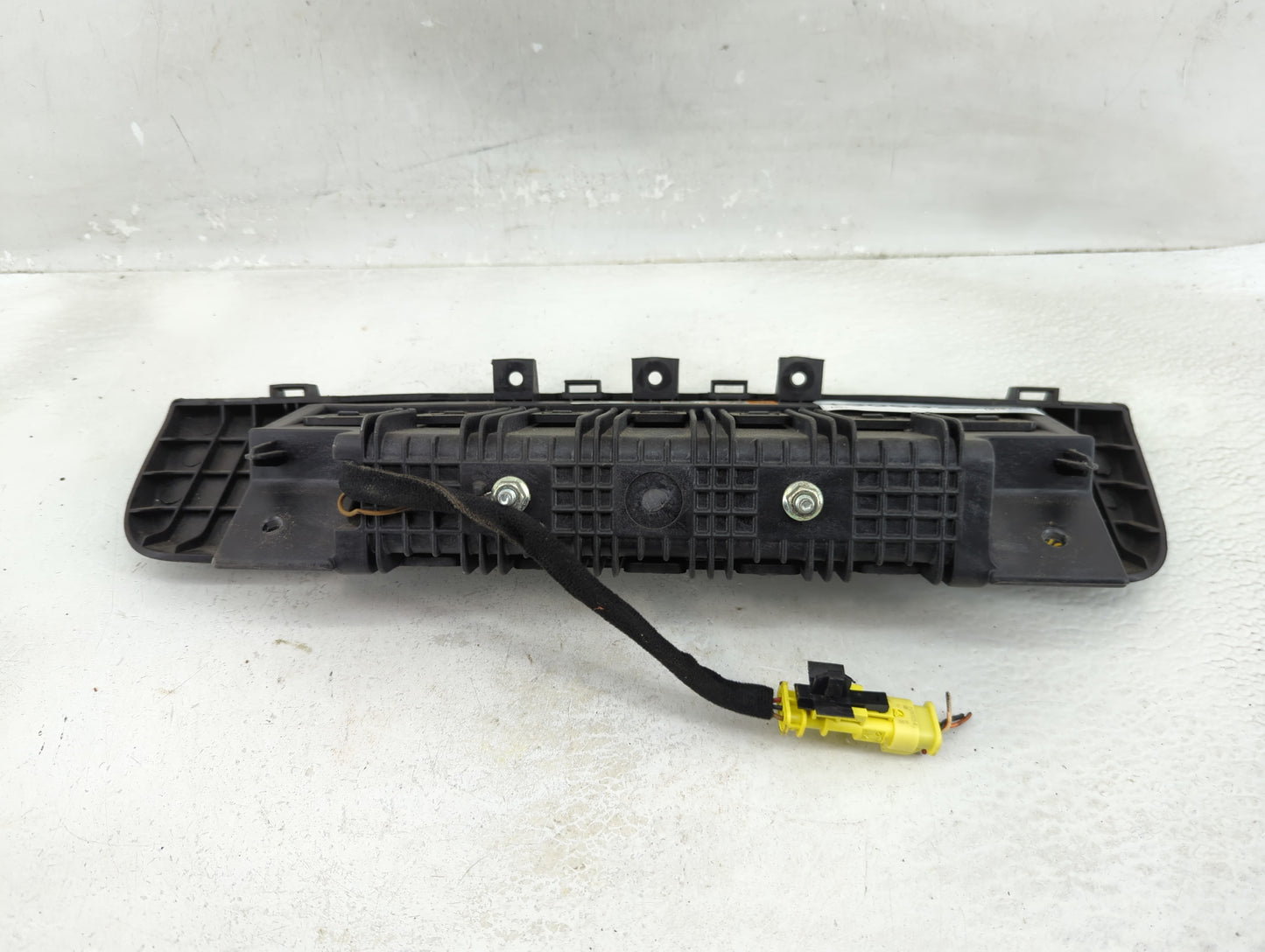 2012-2019 Chevrolet Sonic Air Bag Passenger Right Knee OEM P/N:95934658 Fits Fits 2012 2013 2014 2015 2016 2017 2018 2019 OE