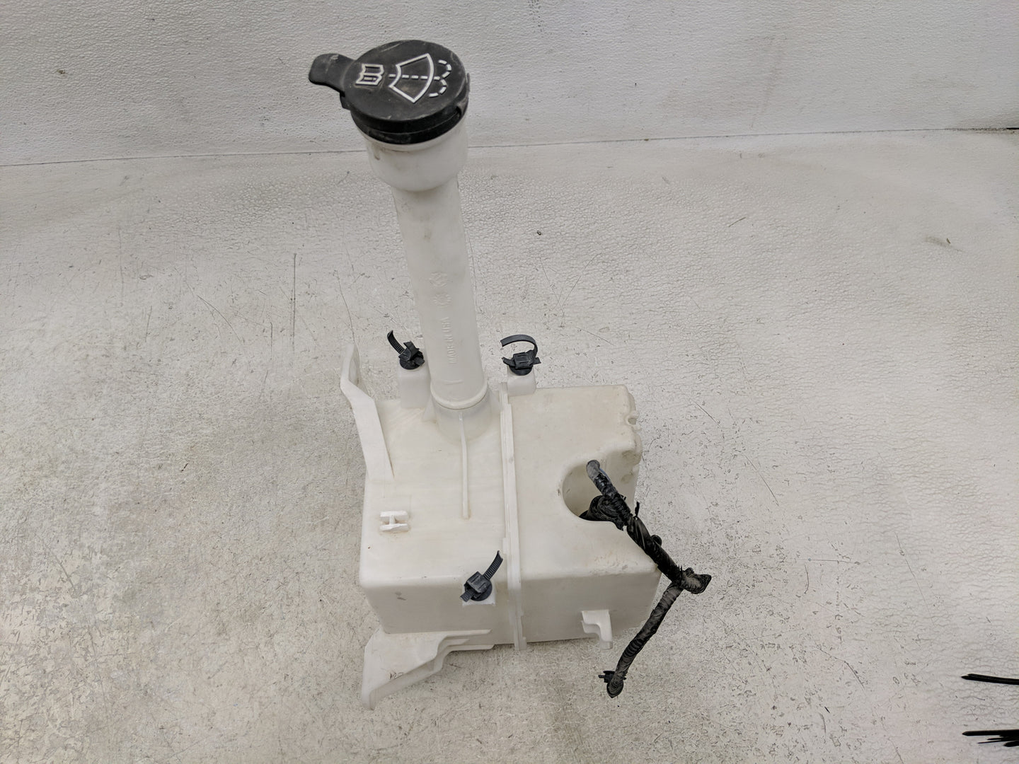 2012-2019 Chevrolet Sonic Windshield Washer Fluid Reservoir Bottle Oem - Oemusedautoparts1.com