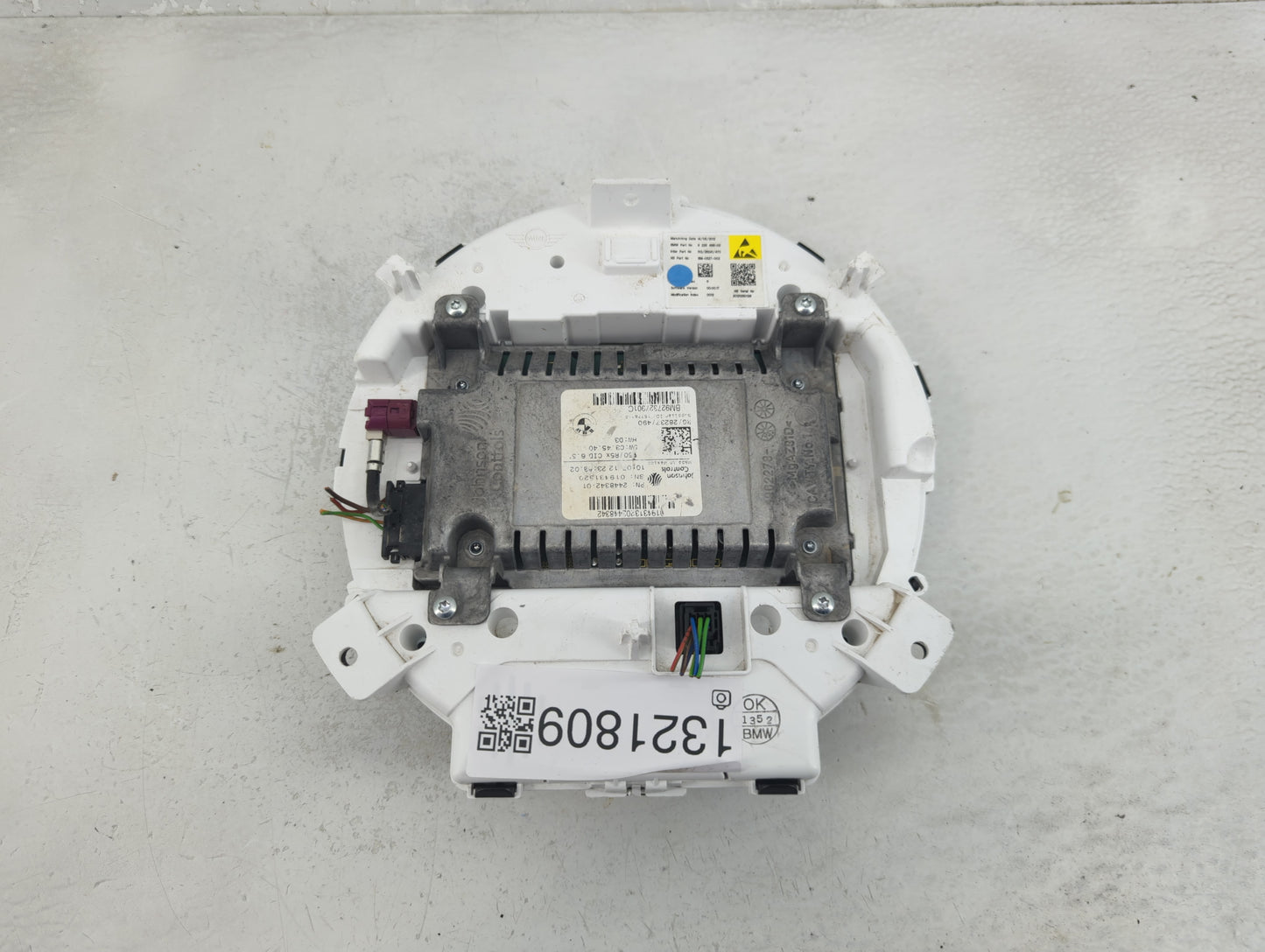 2013-2014 Chevrolet Sonic Instrument Cluster Speedometer Gauges P/N:2448342-01 Fits Fits 2013 2014 OEM Used Auto Parts - Oem