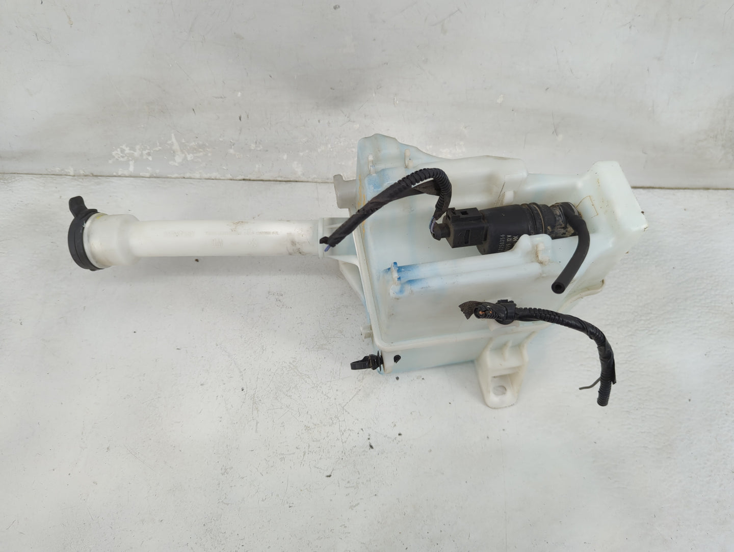 2012-2019 Chevrolet Sonic Windshield Washer Fluid Reservoir Bottle Oem 1356391 - Oemusedautoparts1.com
